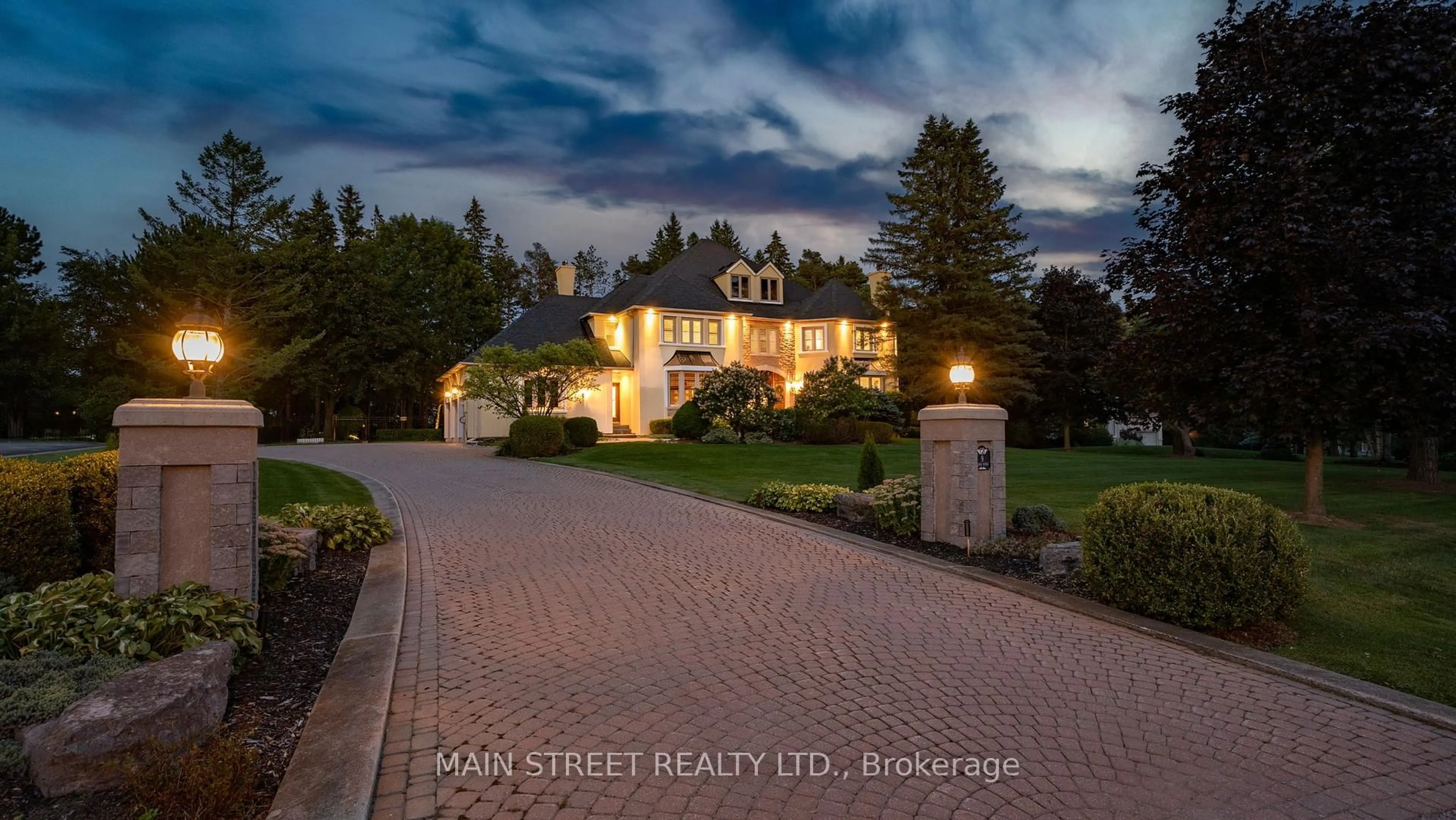 A pic from outside/outdoor area/front of a property/back of a property/a pic from drone, street for 9 Cedar Ridge Rd, Whitchurch-Stouffville Ontario L4A 2E9