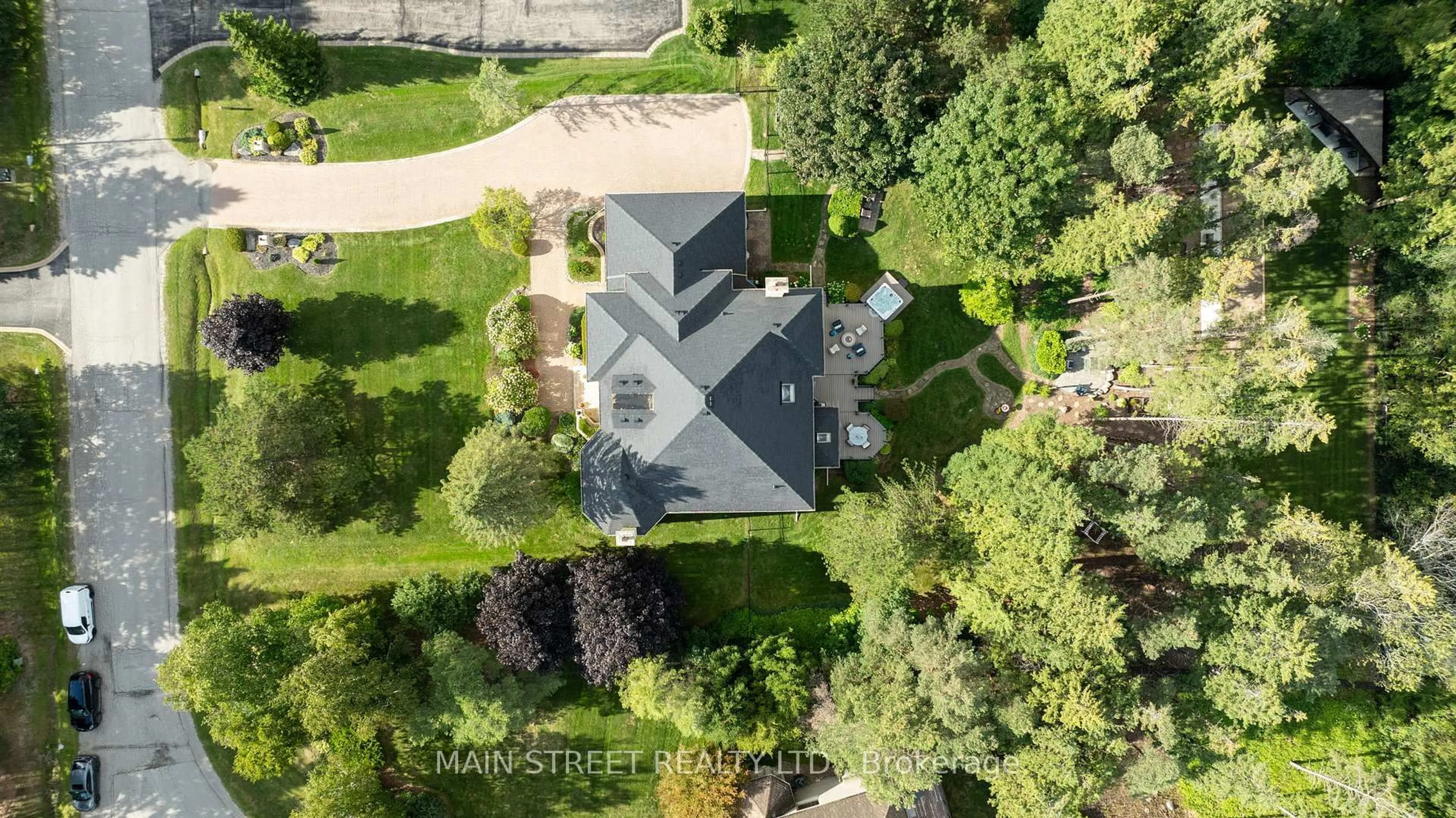 A pic from outside/outdoor area/front of a property/back of a property/a pic from drone, street for 9 Cedar Ridge Rd, Whitchurch-Stouffville Ontario L4A 2E9