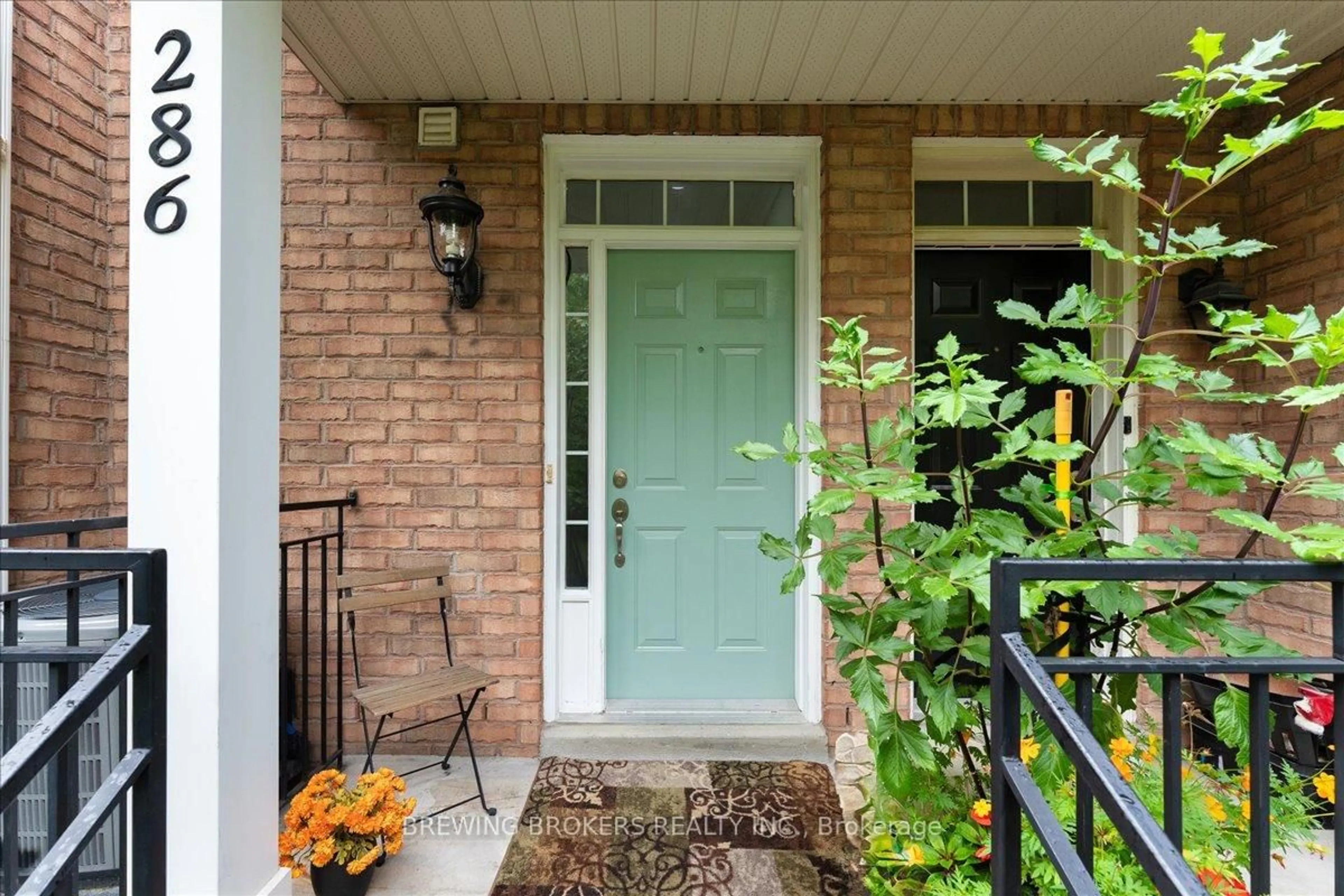 Indoor entryway for 23 Observatory Lane #286, Richmond Hill Ontario L4C 0M7