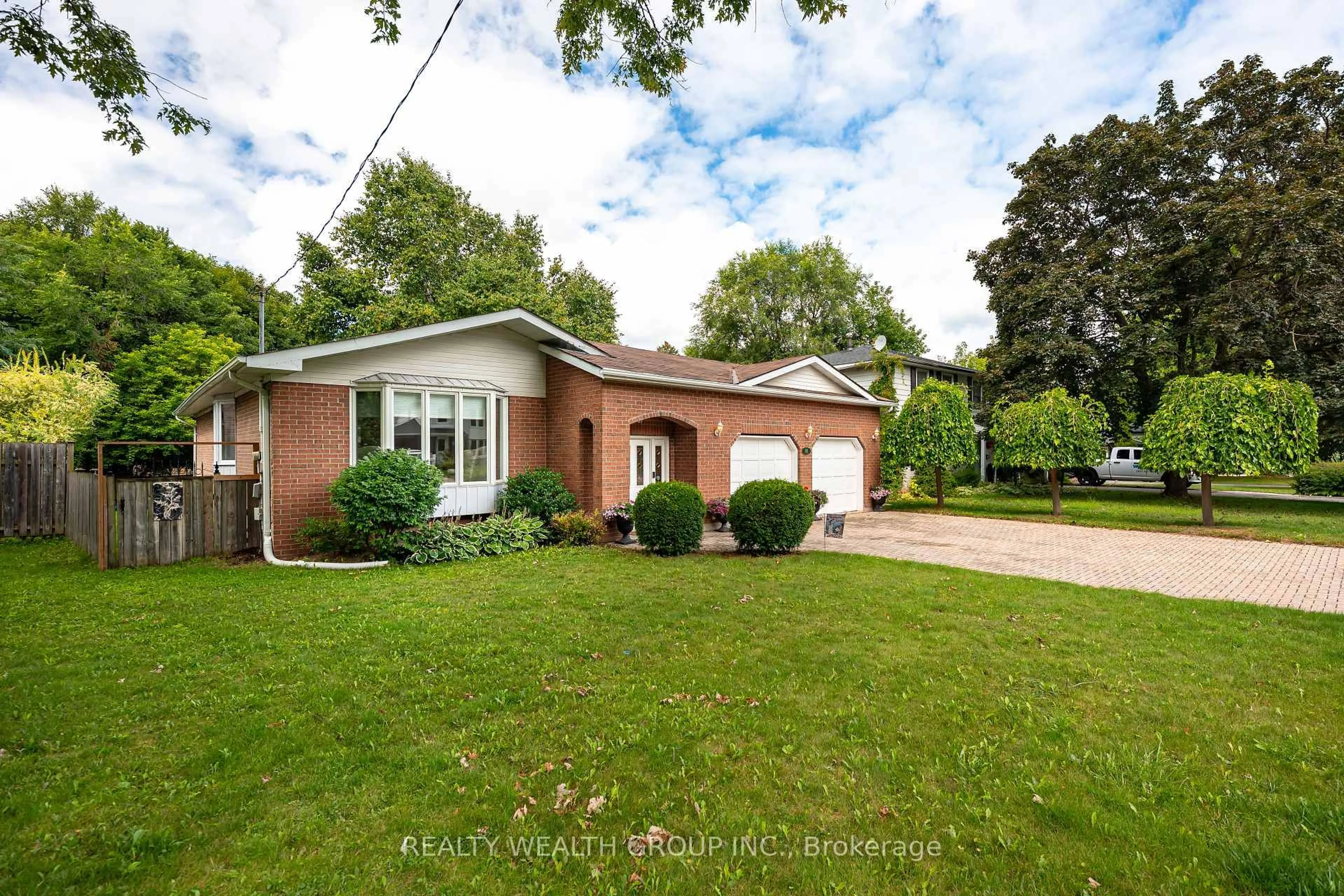 Home with brick exterior material, street for 86 Alexander Rd, Newmarket Ontario L3Y 3J5