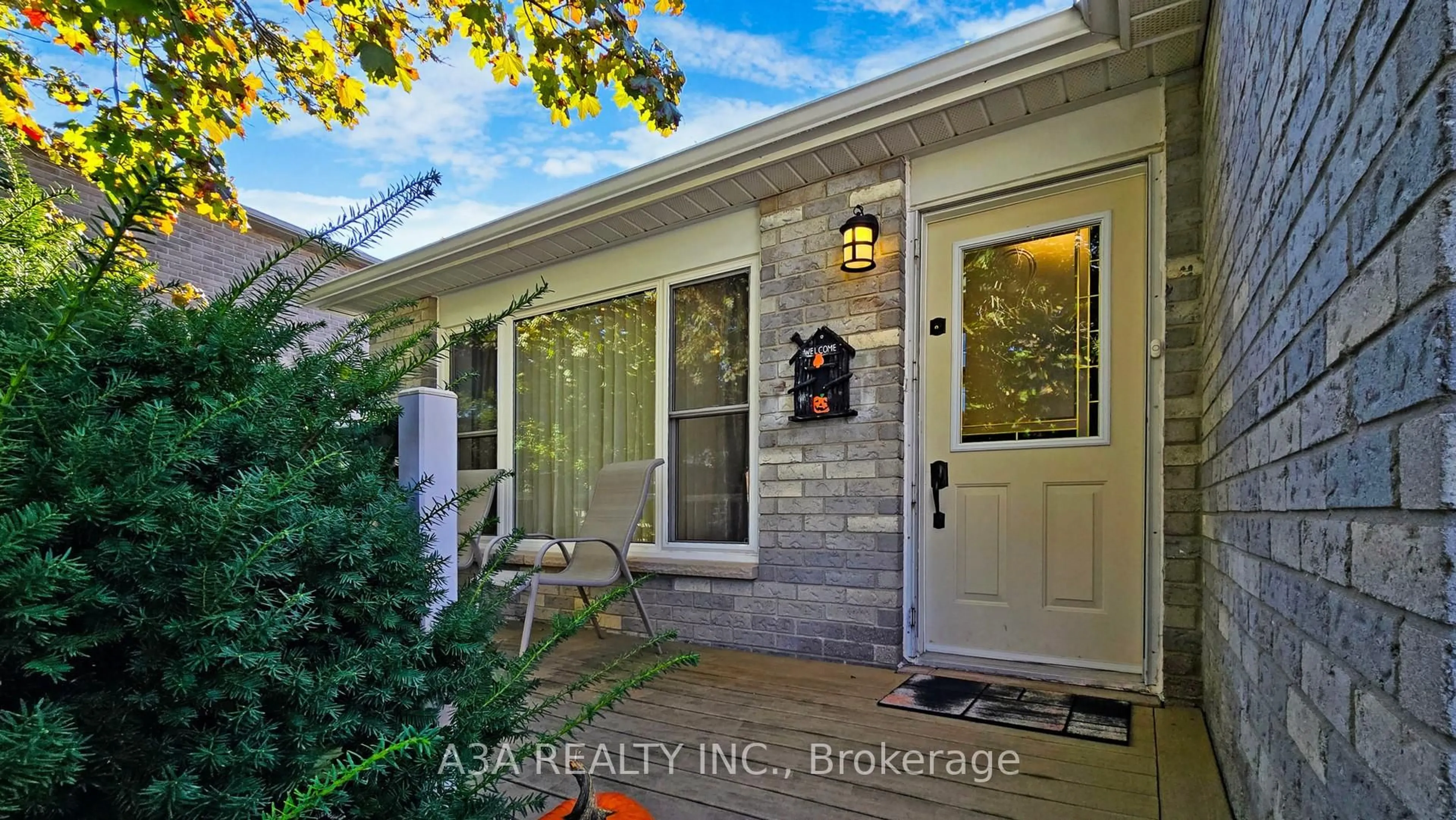 Indoor entryway for 17 Beckett Ave, East Gwillimbury Ontario L9N 1E6