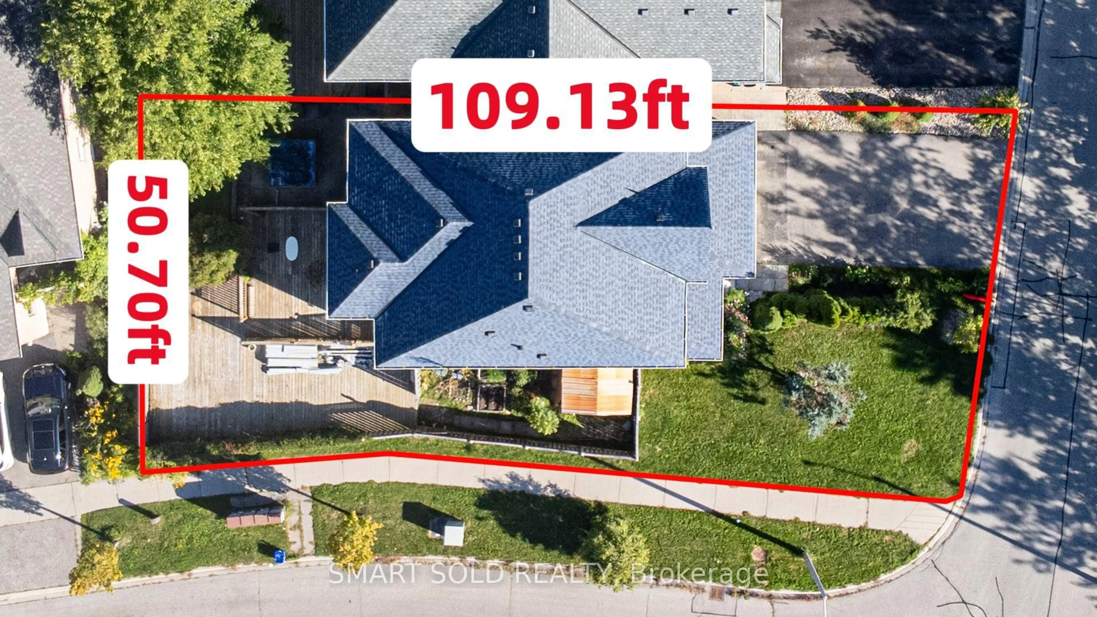 A pic from outside/outdoor area/front of a property/back of a property/a pic from drone, street for 140 English Oak Dr, Richmond Hill Ontario L4E 4G4