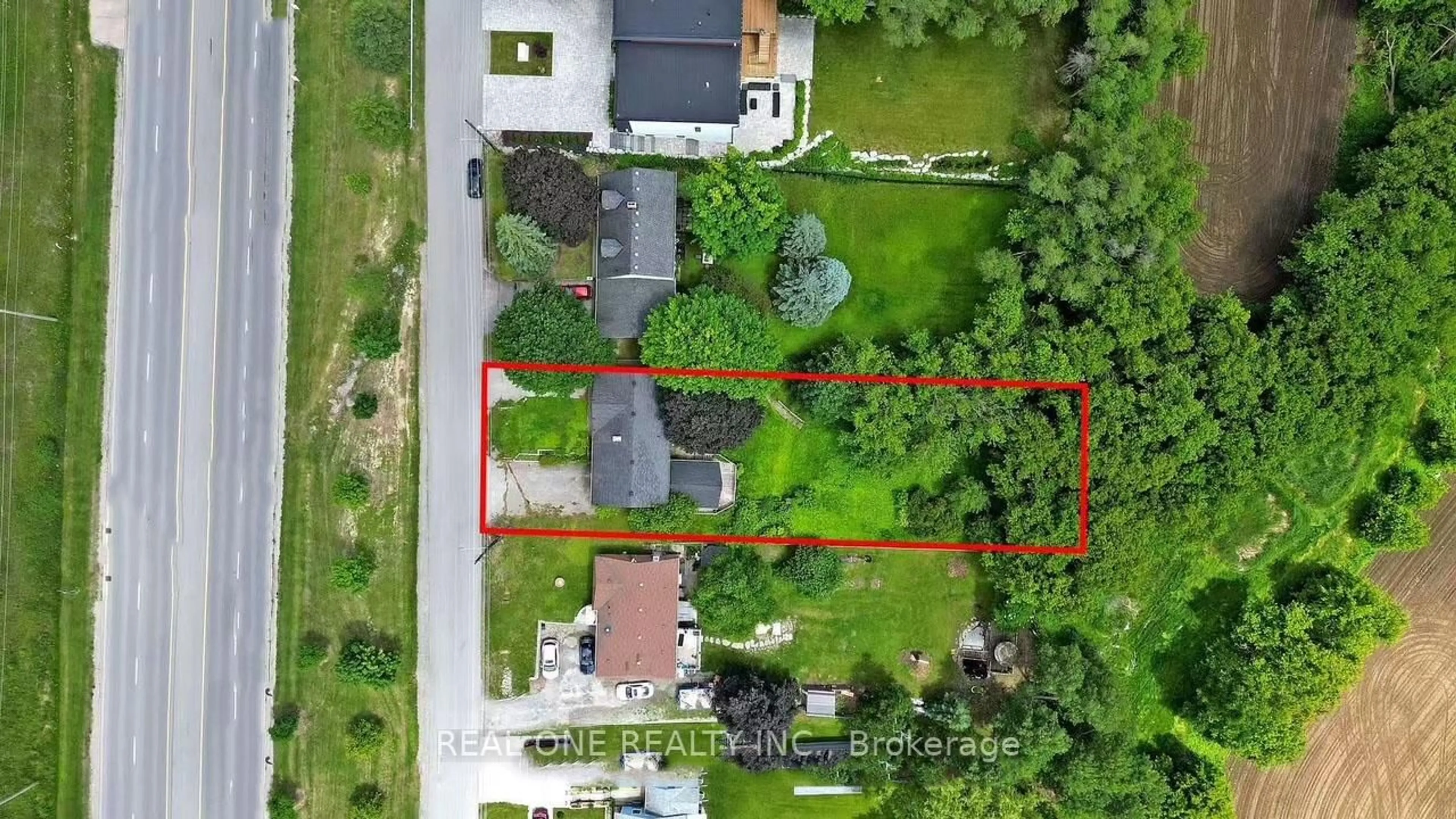 A pic from outside/outdoor area/front of a property/back of a property/a pic from drone, street for 1377 Old Green Lane, East Gwillimbury Ontario L9N 0L8