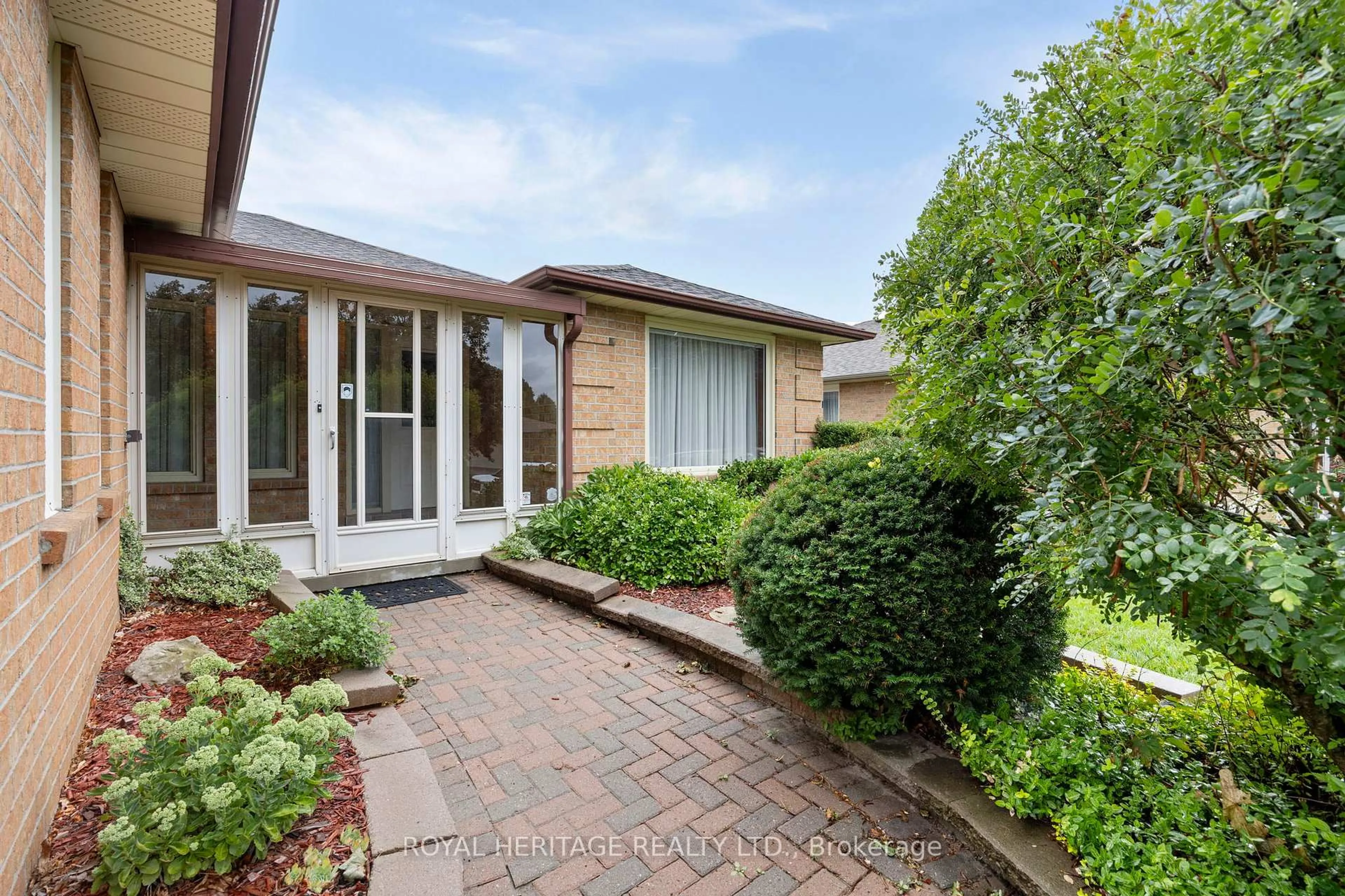Home with brick exterior material, street for 81 Ewen Dr, Uxbridge Ontario L9P 1L7