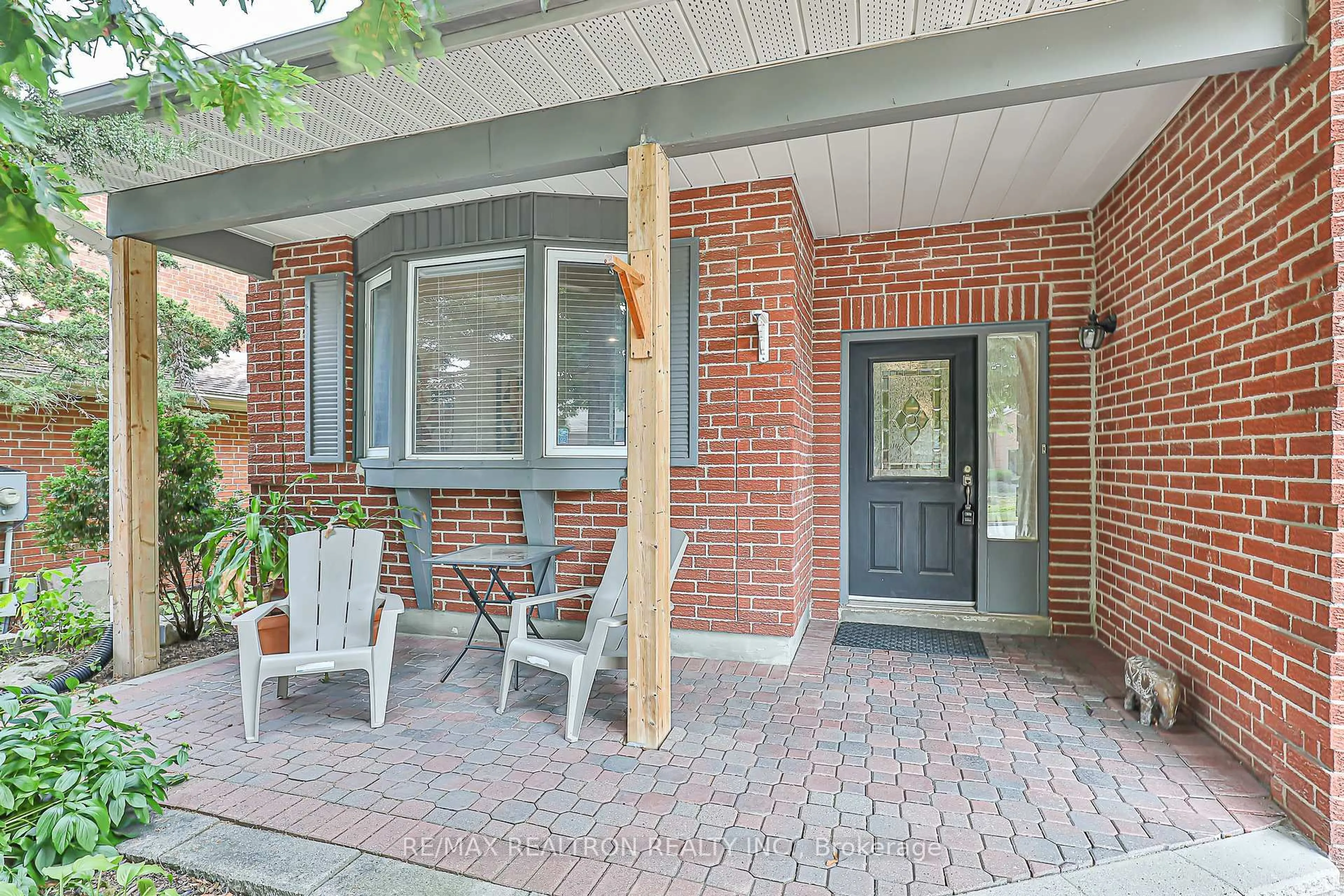 Home with brick exterior material, street for 274 Yorkshire Dr, Newmarket Ontario L3Y 6J7