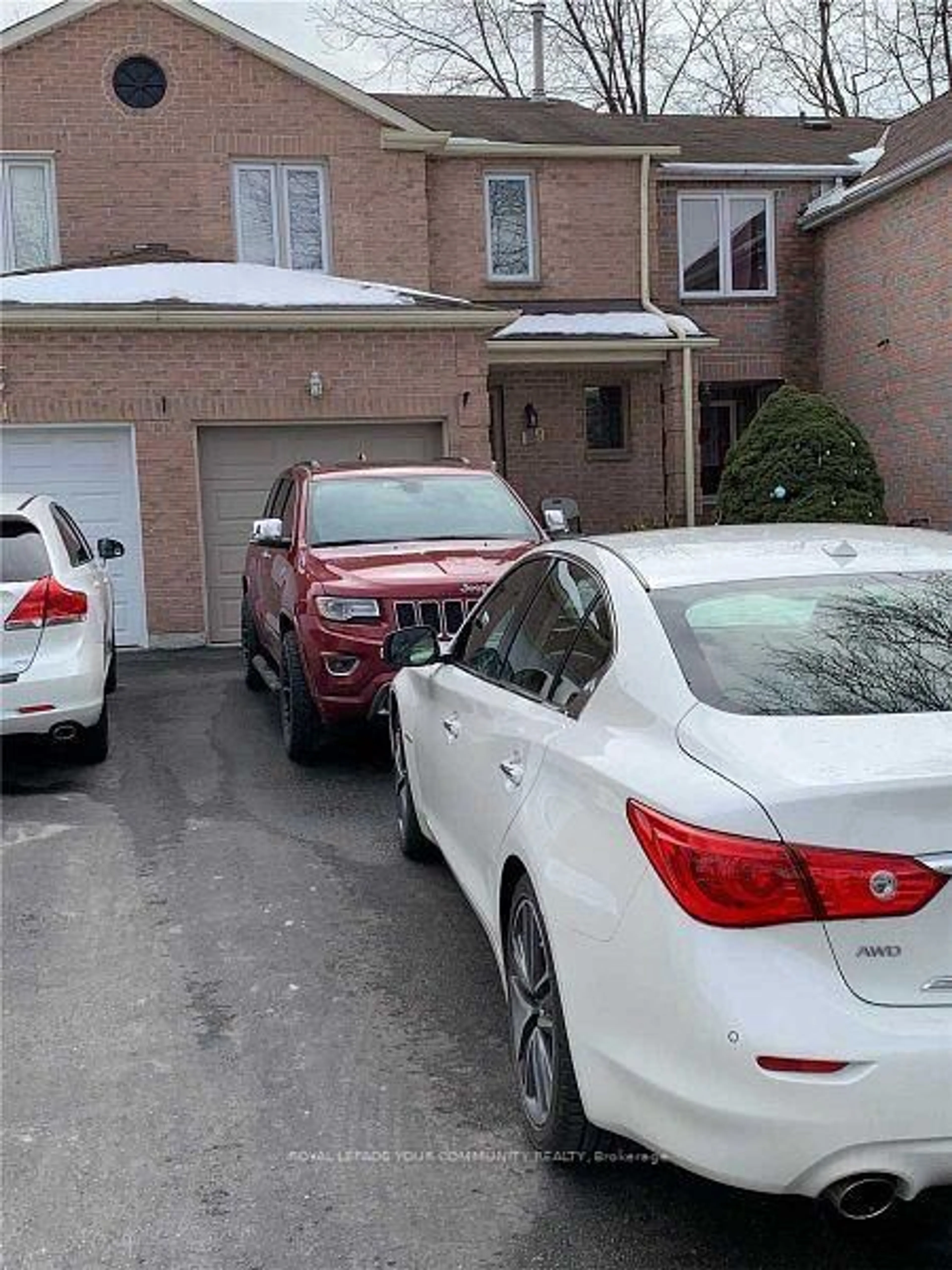 Parking for 19 Moonlight Lane, Richmond Hill Ontario L4C 8K1