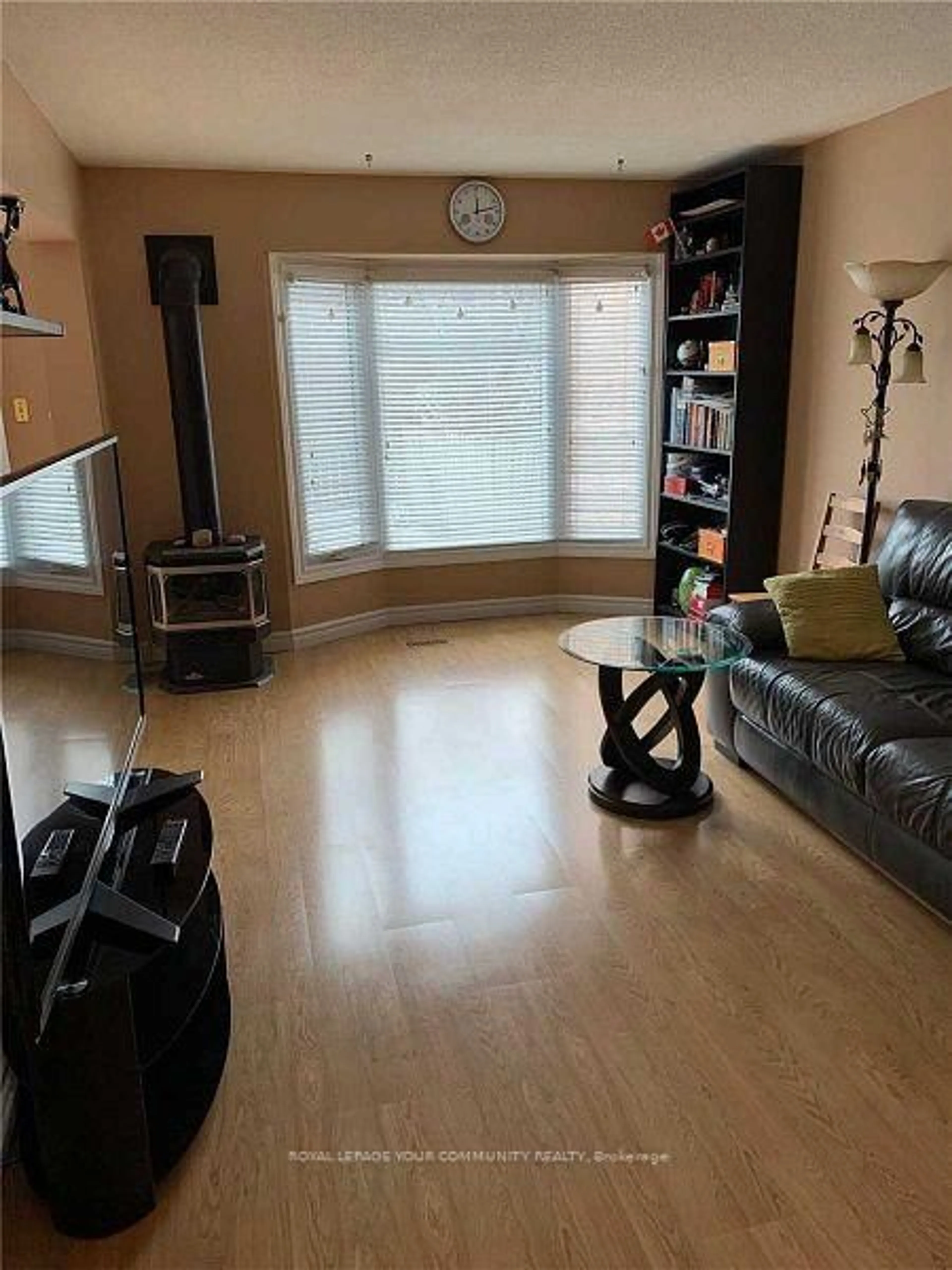 Living room with furniture, unknown for 19 Moonlight Lane, Richmond Hill Ontario L4C 8K1