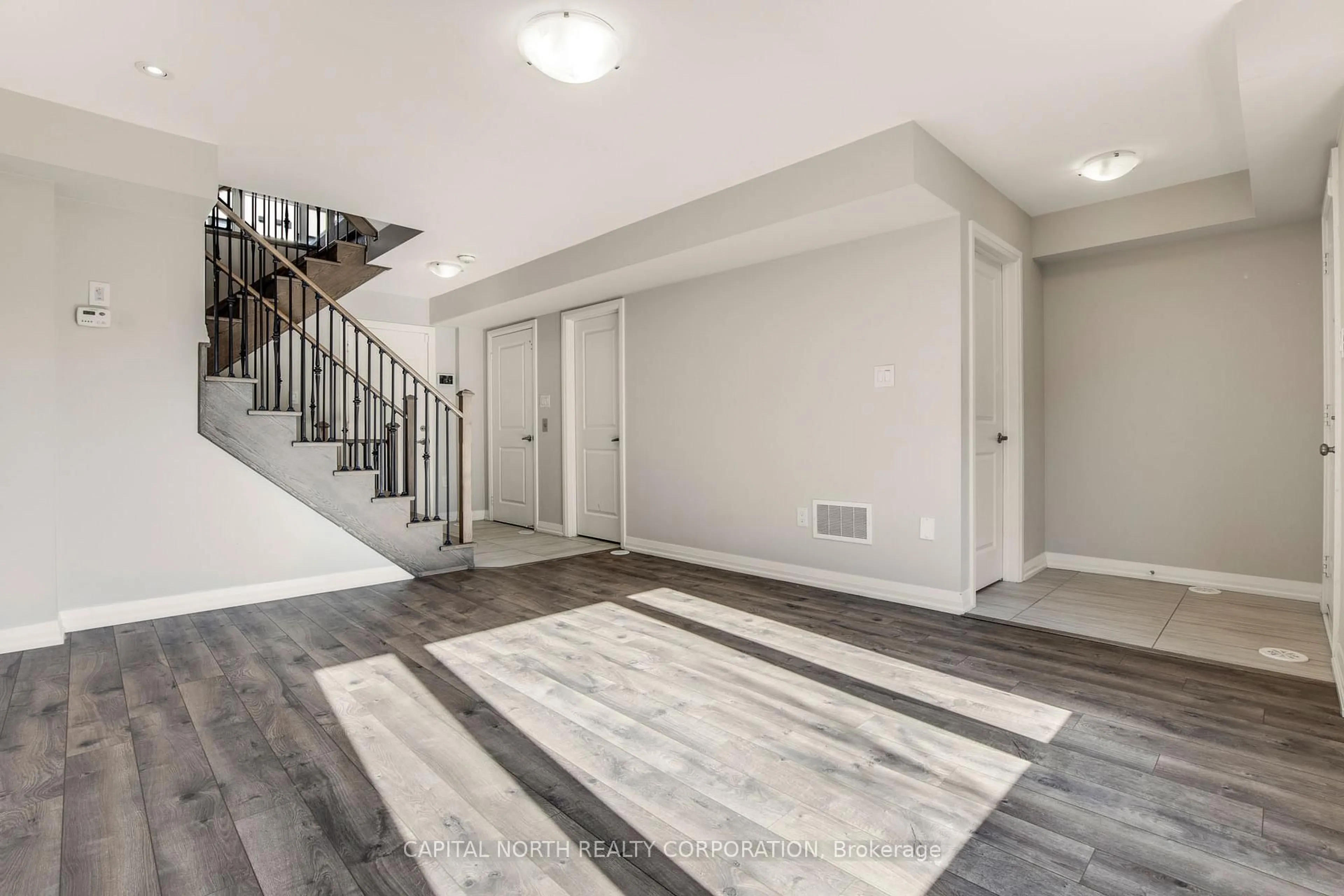 Indoor entryway for 29 Cohen Way, Vaughan Ontario L6A 5B4