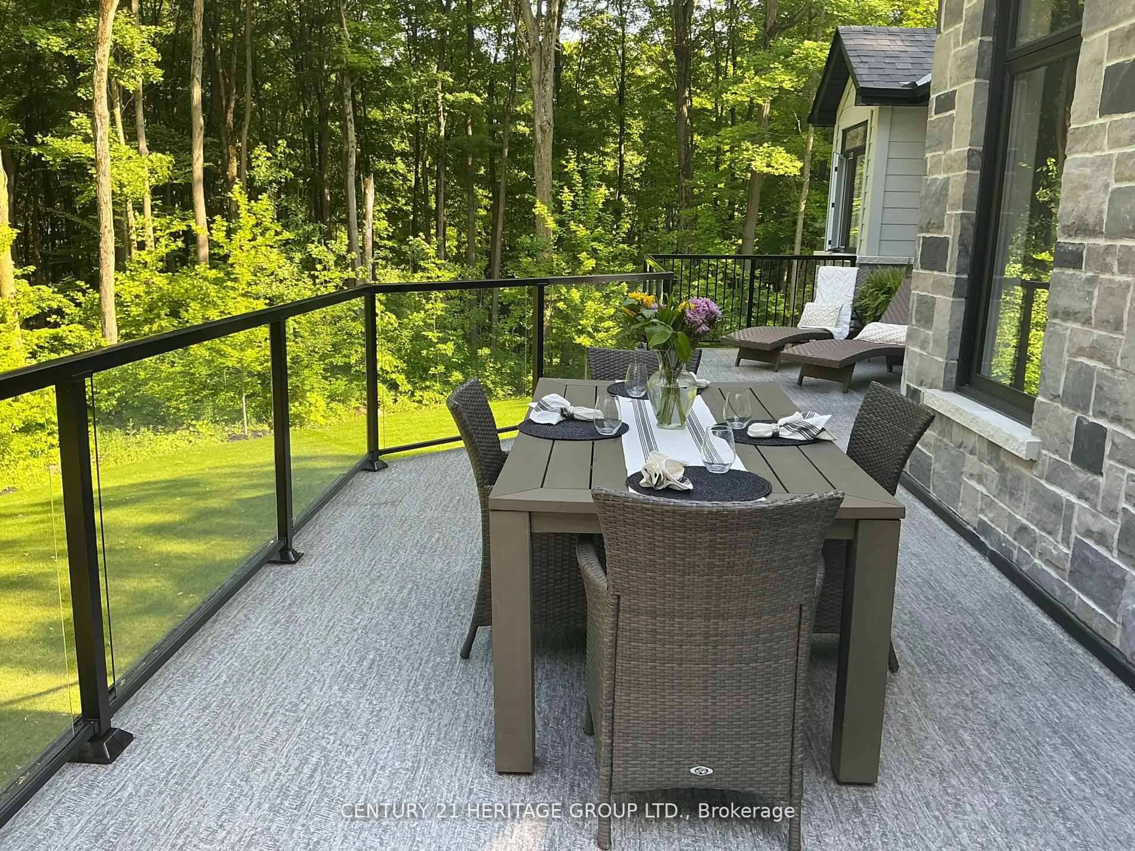 Patio, unknown for 17657 Highway 48, East Gwillimbury Ontario L0G 1E0