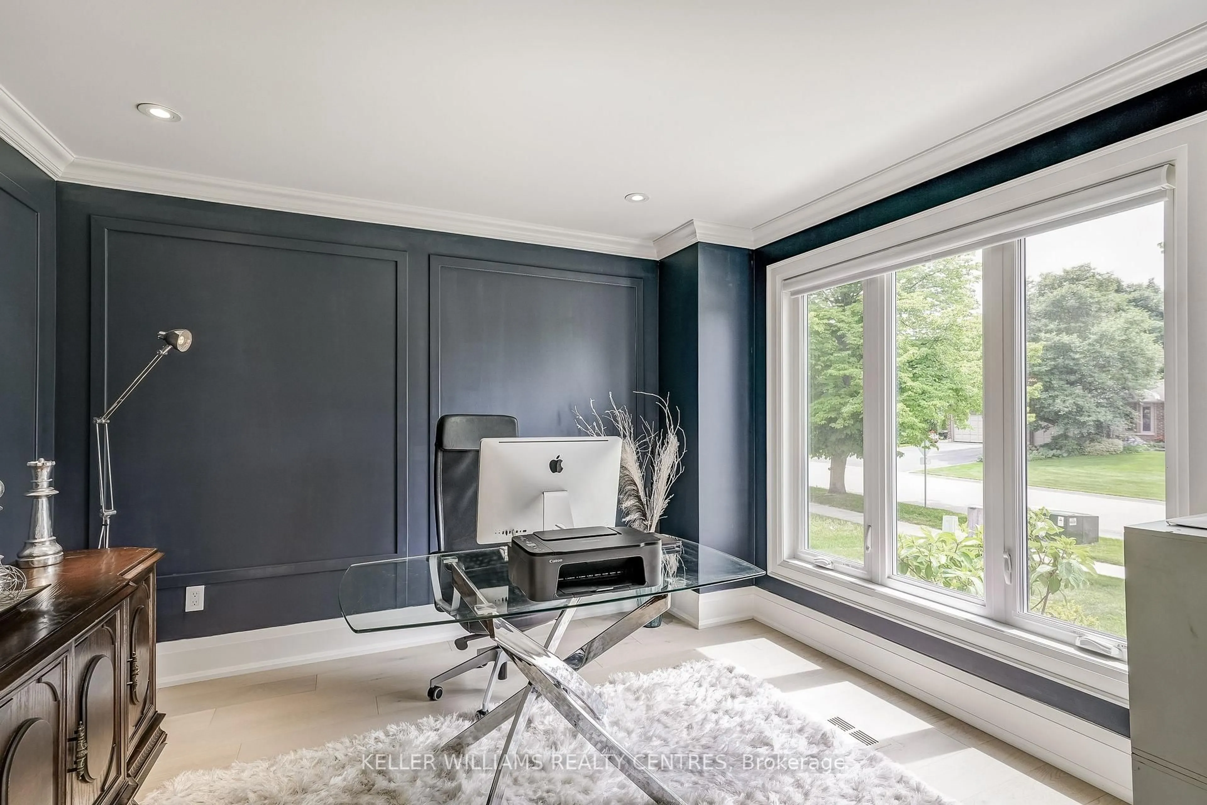 A pic of a room for 82 Burton Grve, King Ontario L7B 1C6