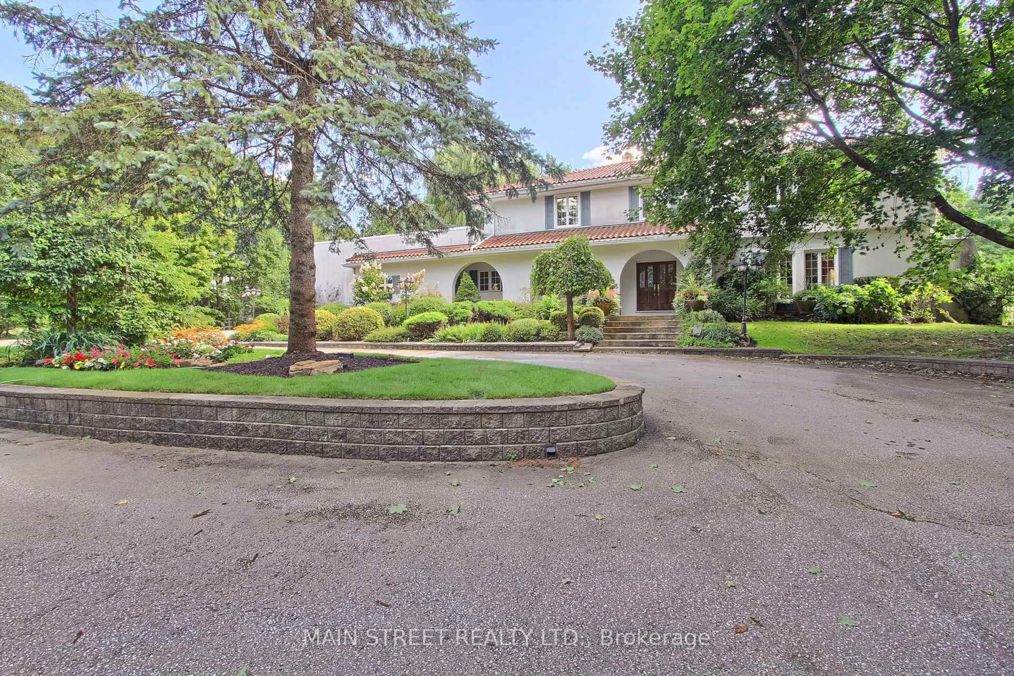 A pic from outside/outdoor area/front of a property/back of a property/a pic from drone, street for 3357 Vandorf Sdrd, Whitchurch-Stouffville Ontario L4A 4H5