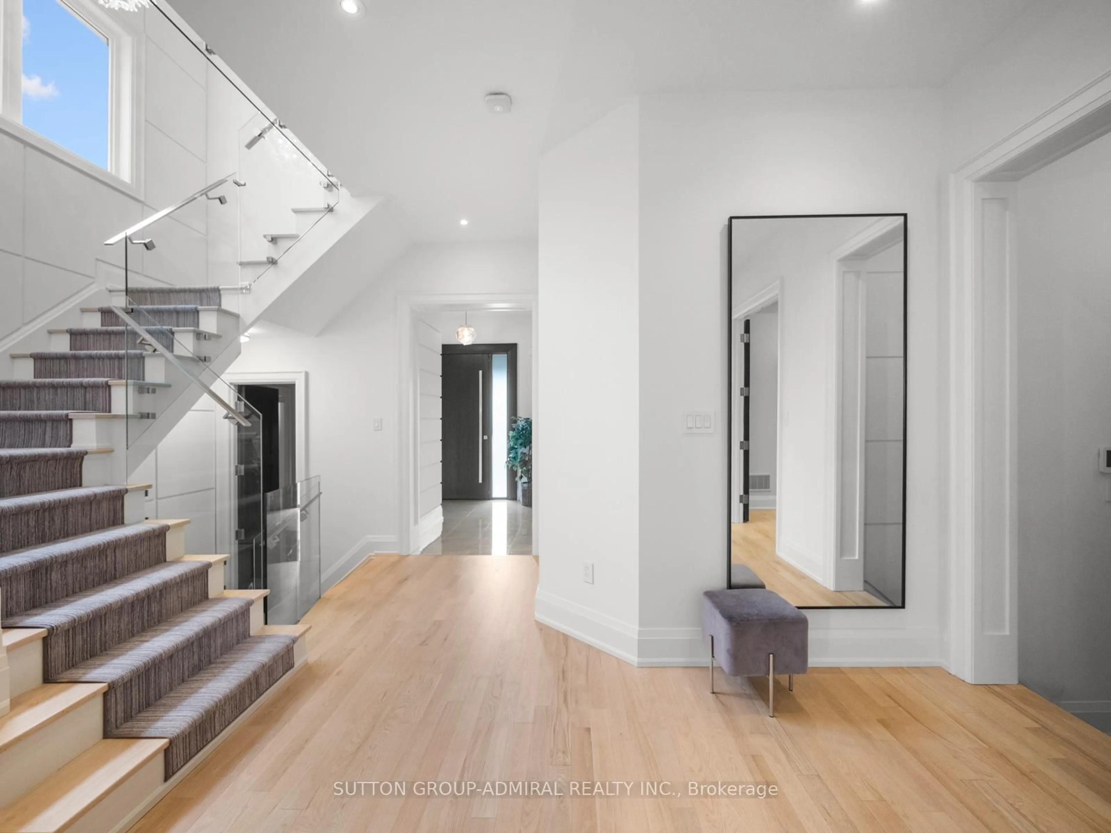 Indoor foyer for 29 Kylemount Crt, Vaughan Ontario L4J 0E6