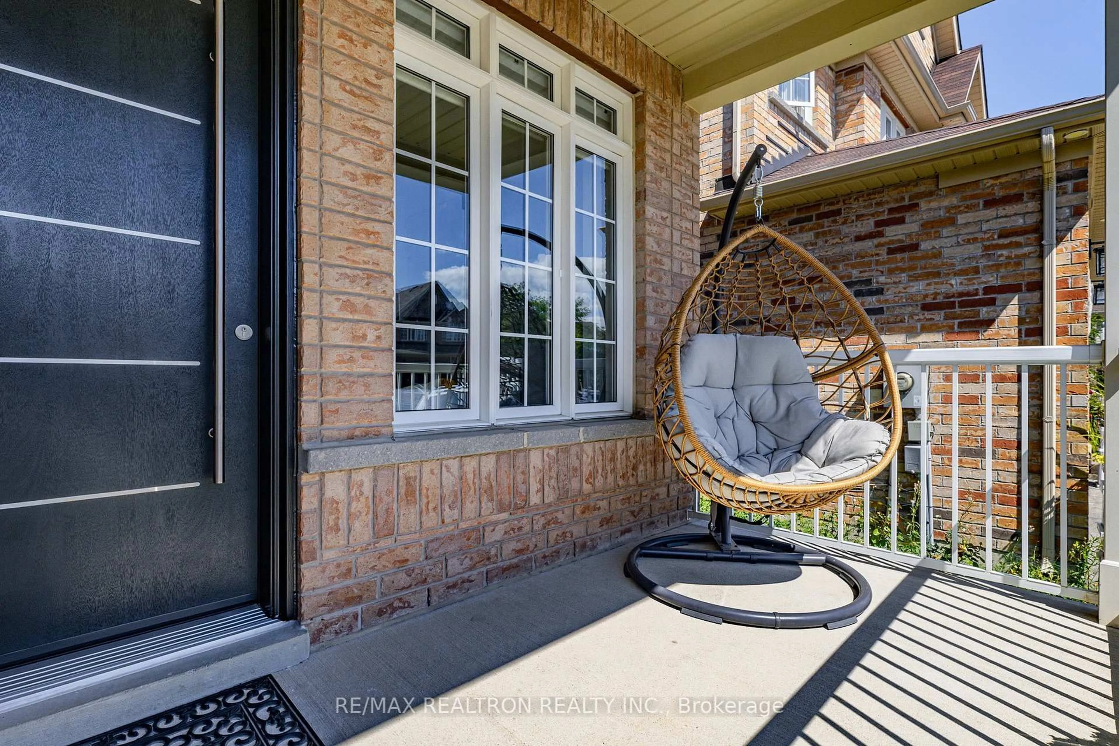 Indoor entryway for 1406 Butler St, Innisfil Ontario L9S 0H2