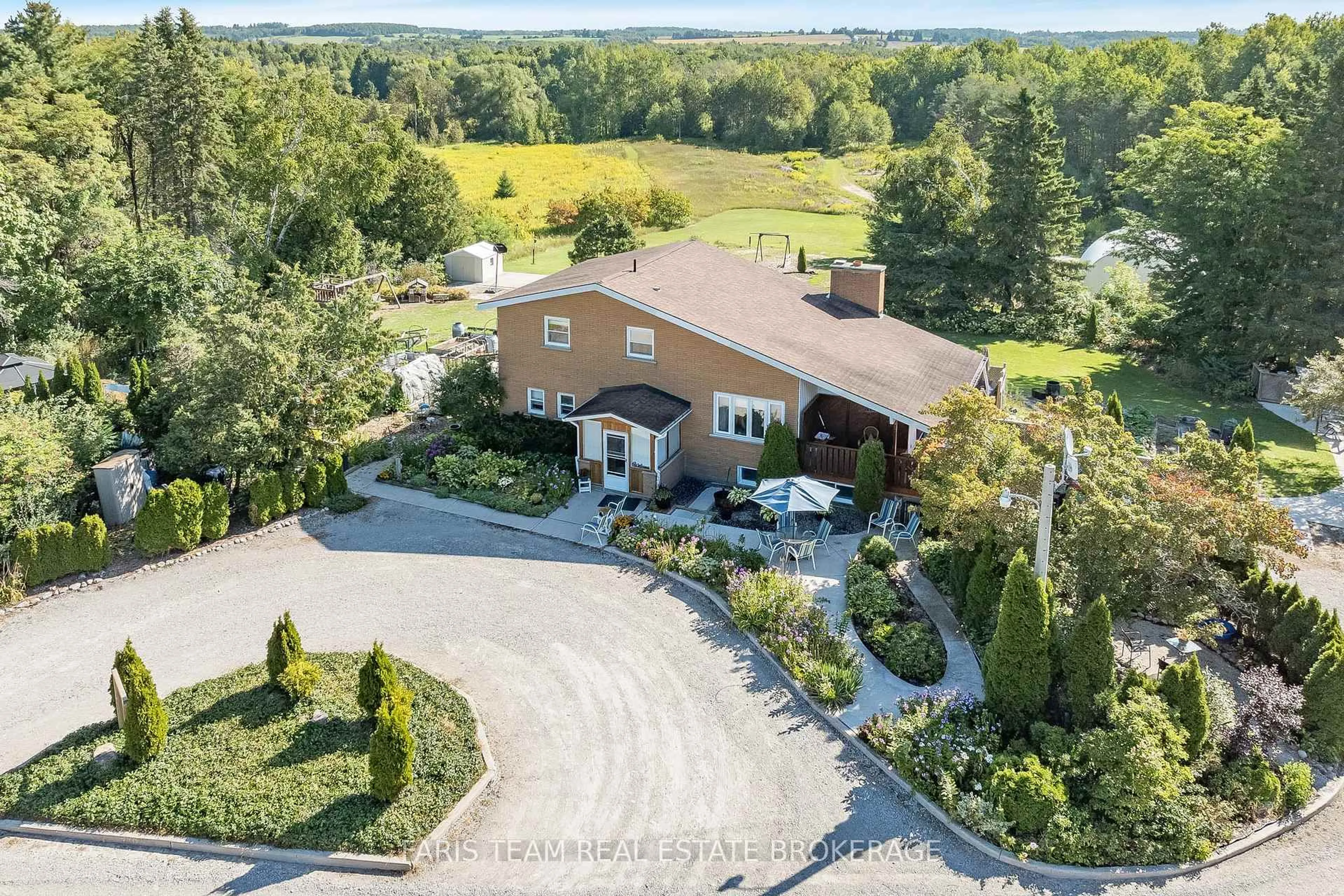 A pic from outside/outdoor area/front of a property/back of a property/a pic from drone, water/lake/river/ocean view for 6695 10 Sdrd, Innisfil Ontario L0L 1K0