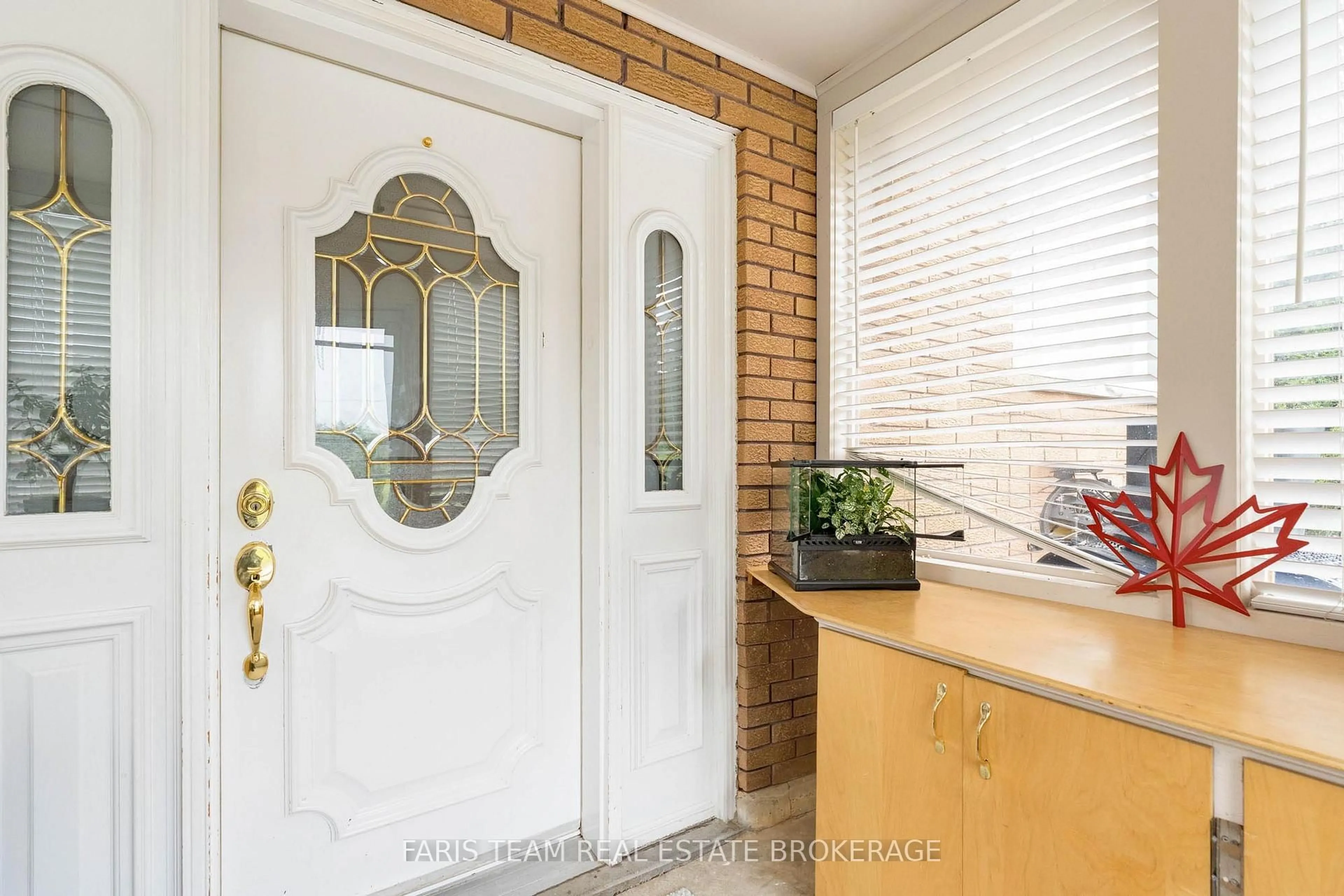 Indoor entryway for 6695 10 Sdrd, Innisfil Ontario L0L 1K0