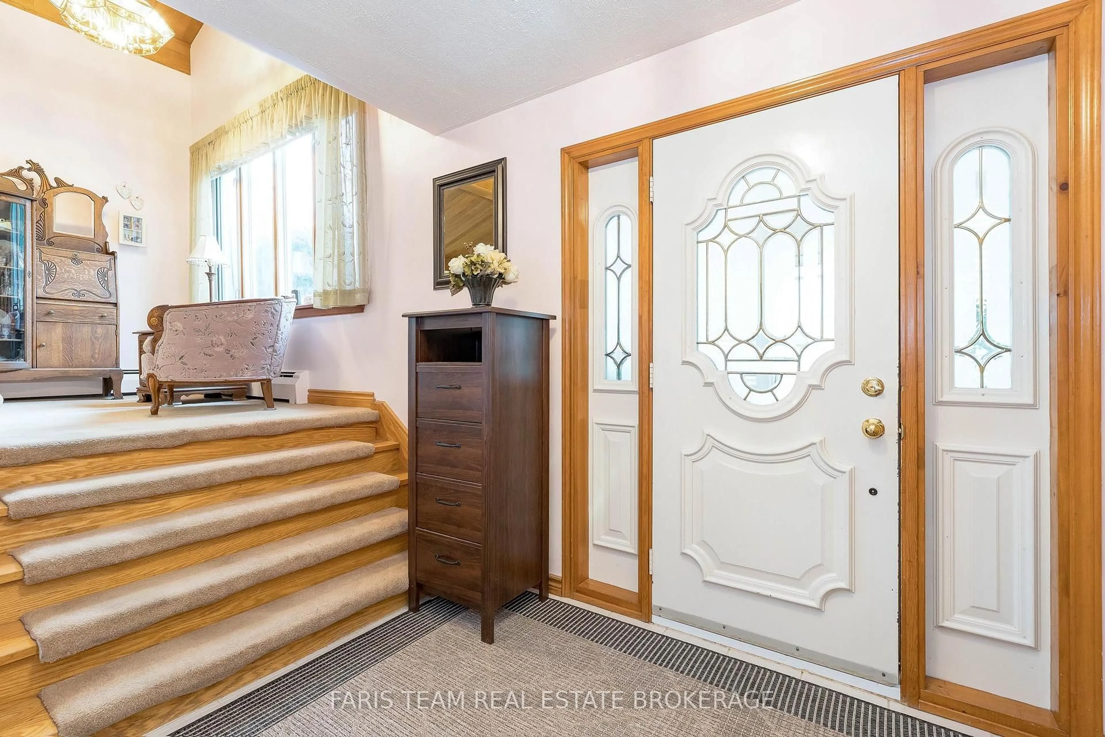 Indoor entryway for 6695 10 Sdrd, Innisfil Ontario L0L 1K0