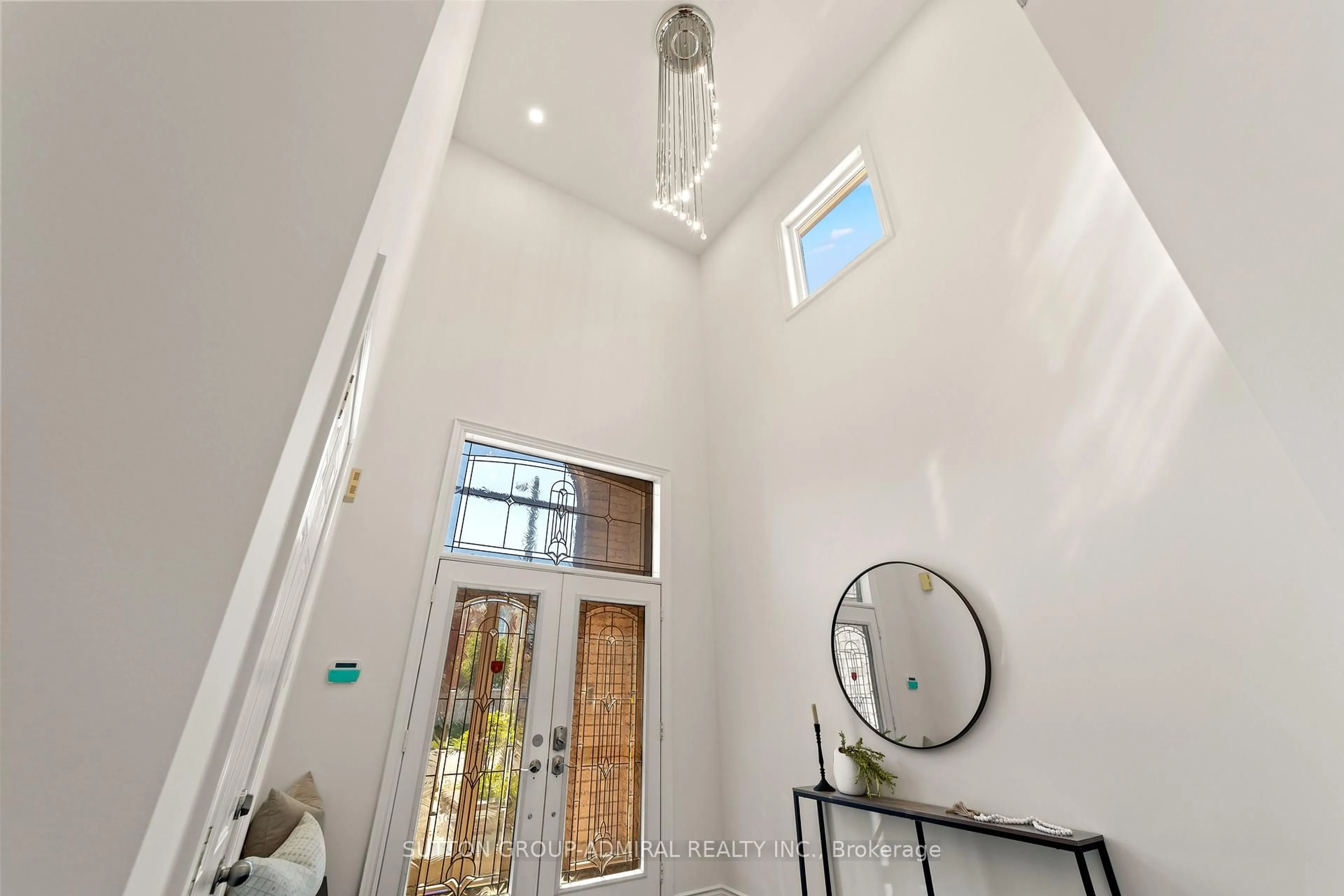 Indoor foyer for 166 Ner Israel Dr, Vaughan Ontario L4J 9K8