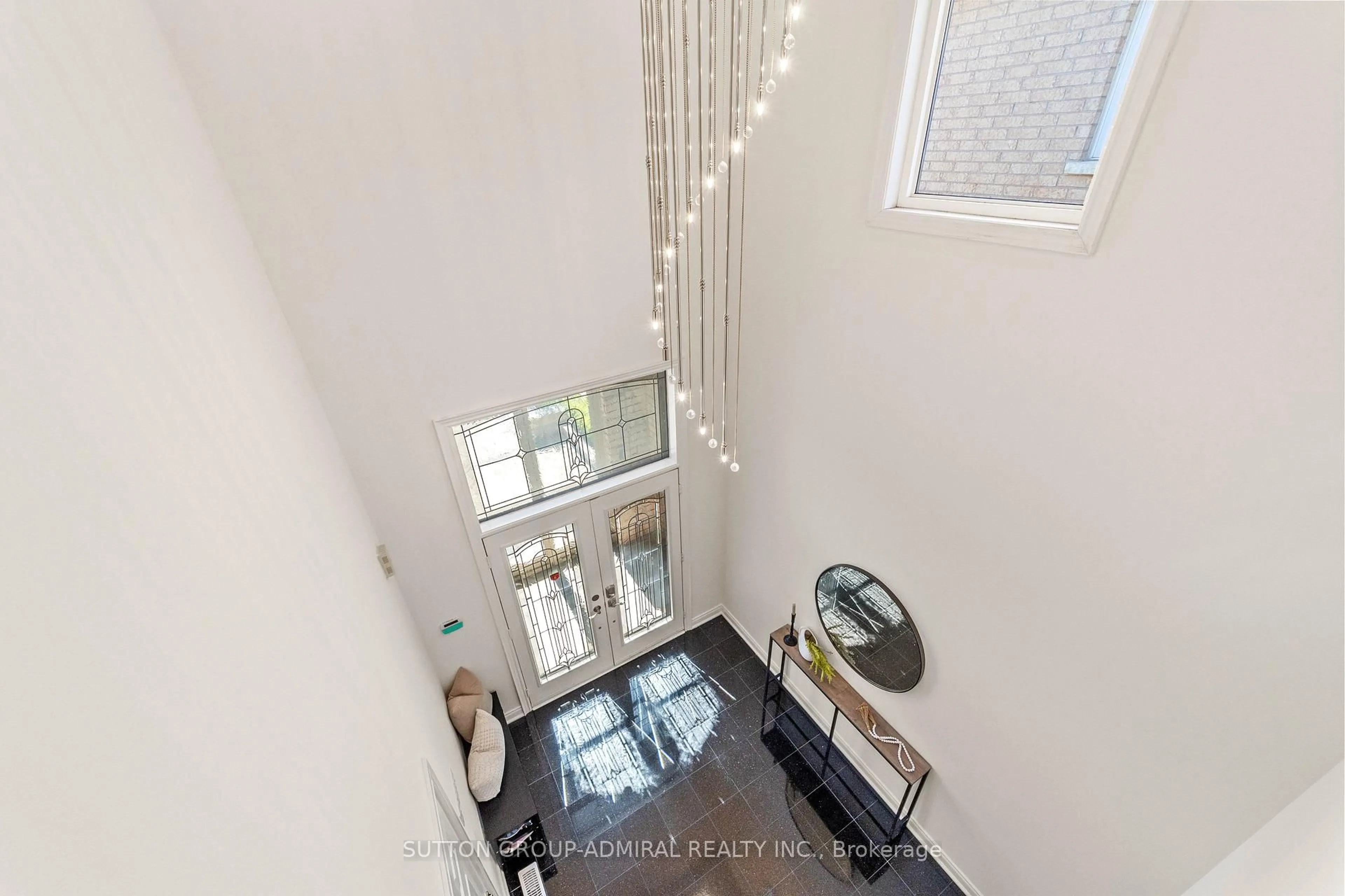 Indoor foyer for 166 Ner Israel Dr, Vaughan Ontario L4J 9K8
