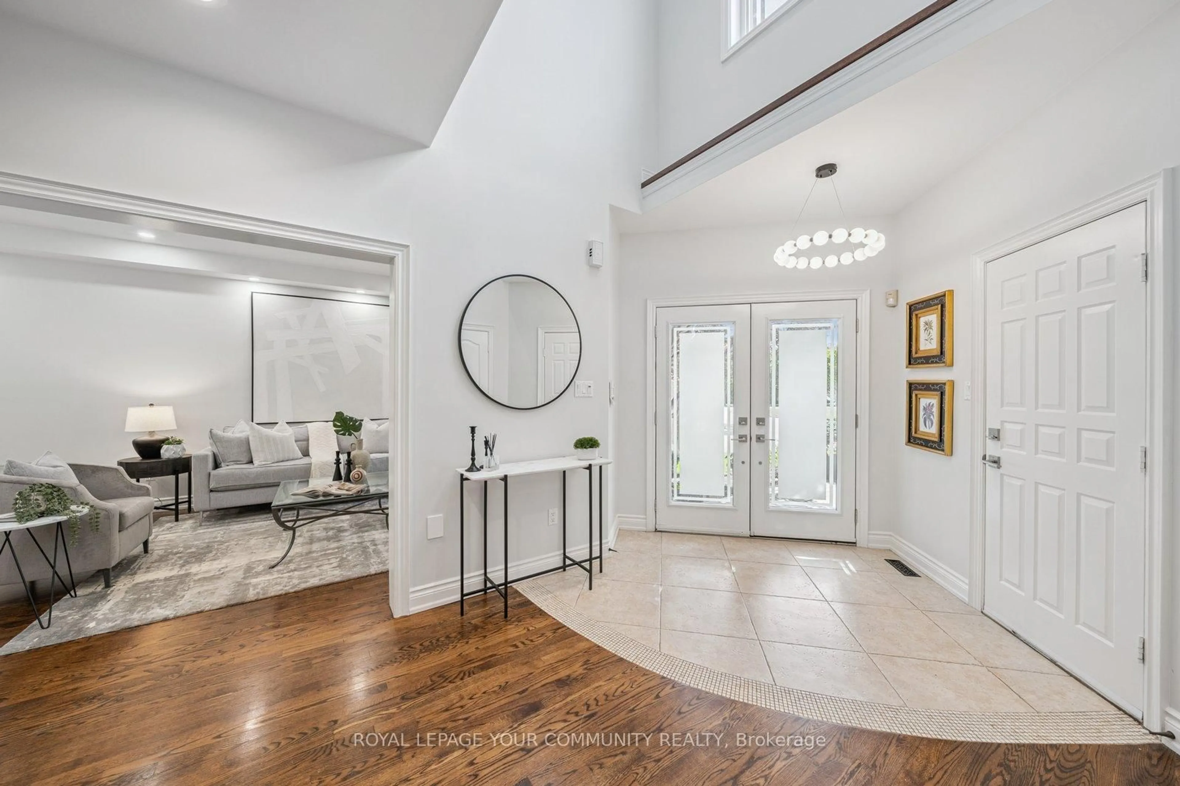 Indoor entryway for 92 Mulholland Dr, Vaughan Ontario L4J 7T8
