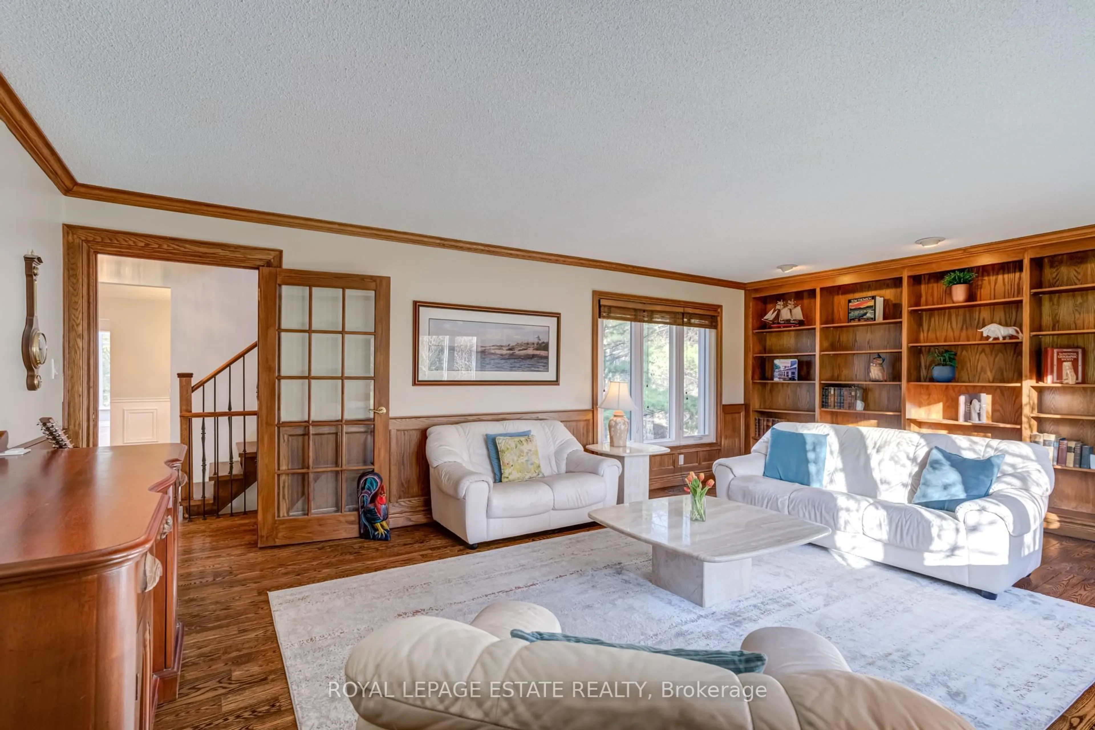Living room with furniture, wood/laminate floor for 65 Watch Hill Rd, King Ontario L7B 1K1