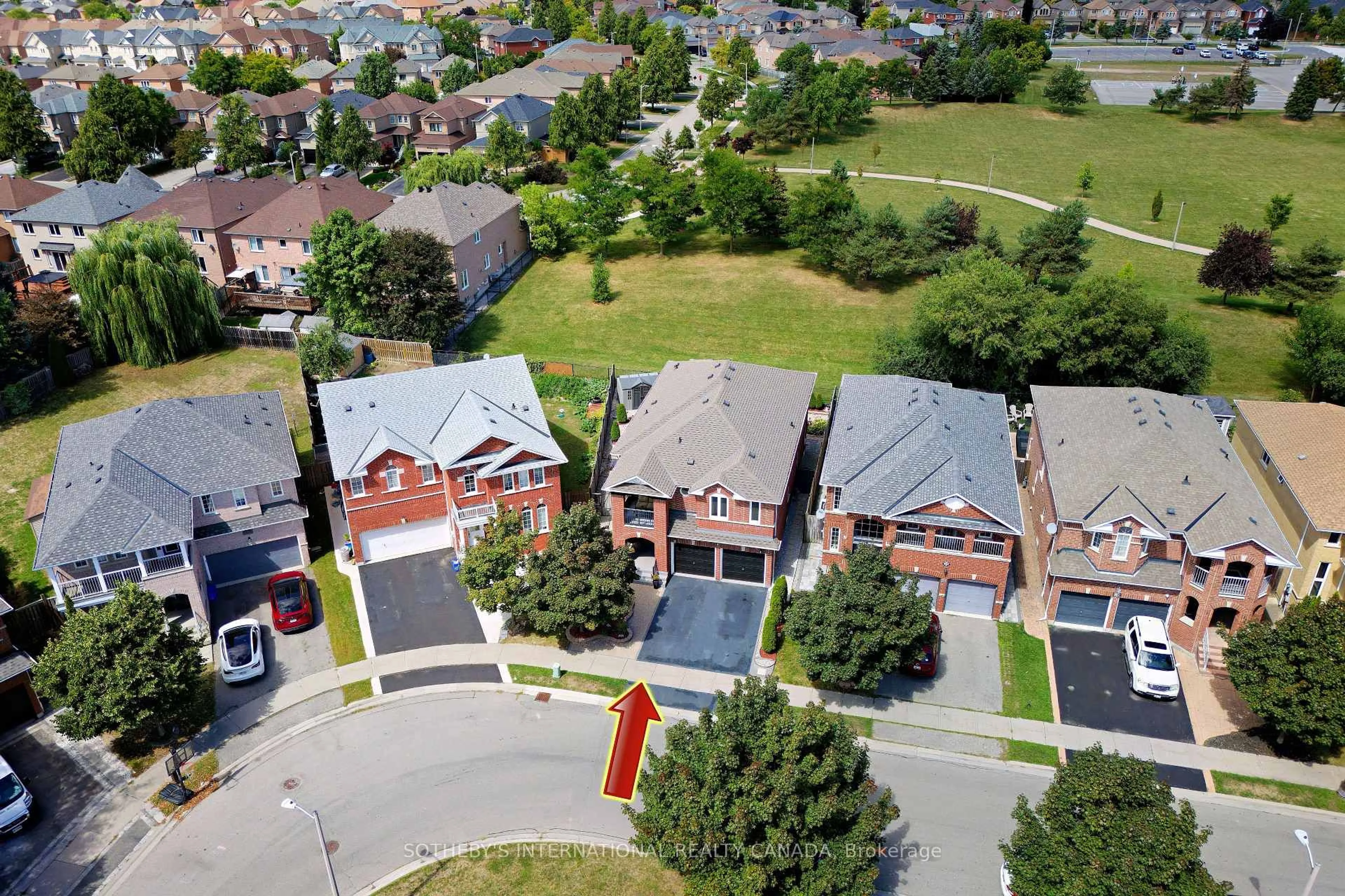 A pic from outside/outdoor area/front of a property/back of a property/a pic from drone, street for 52 Monteith Cres, Vaughan Ontario L6A 3M9