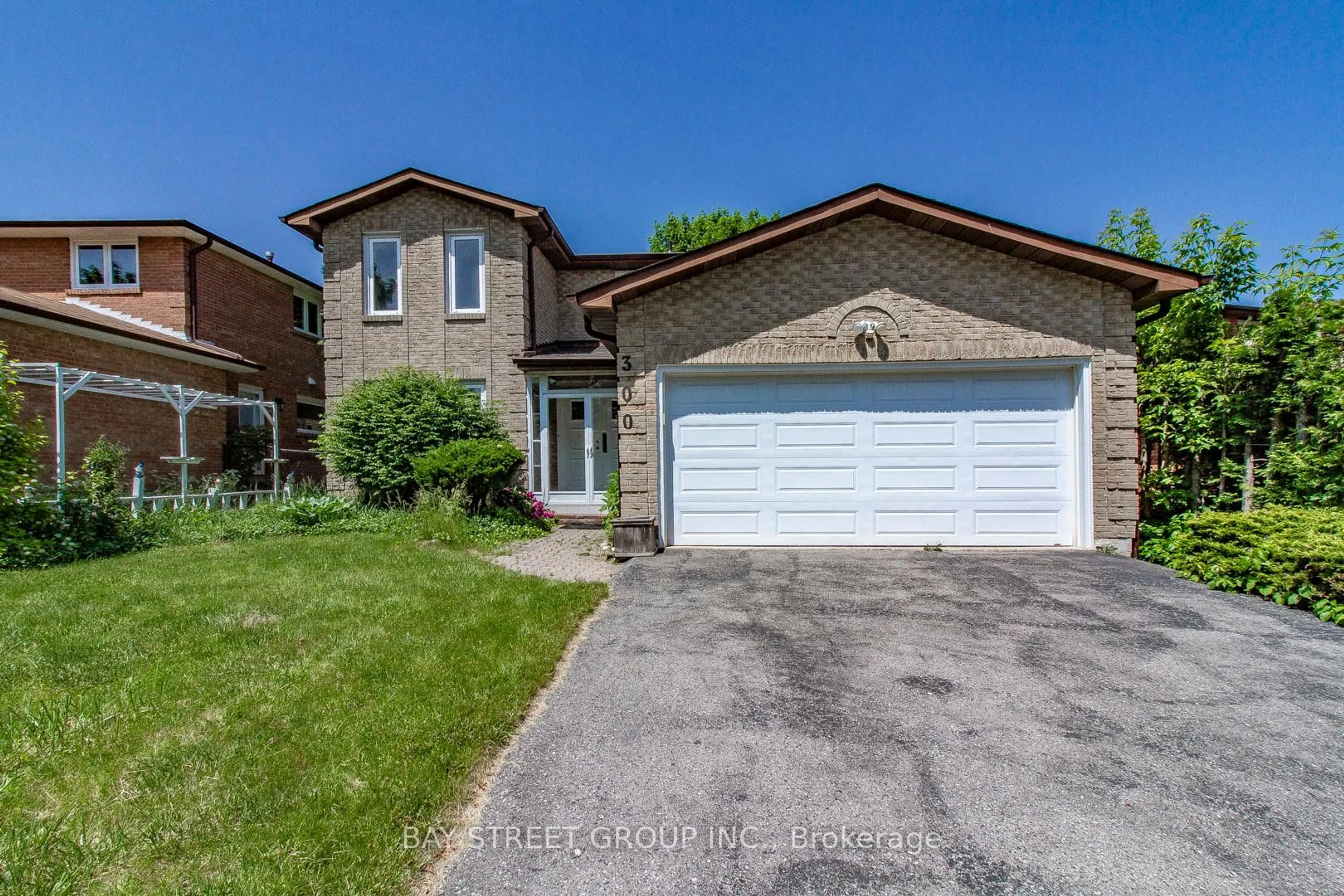 Home with brick exterior material, street for 300 Fincham Ave, Markham Ontario L3P 4E7