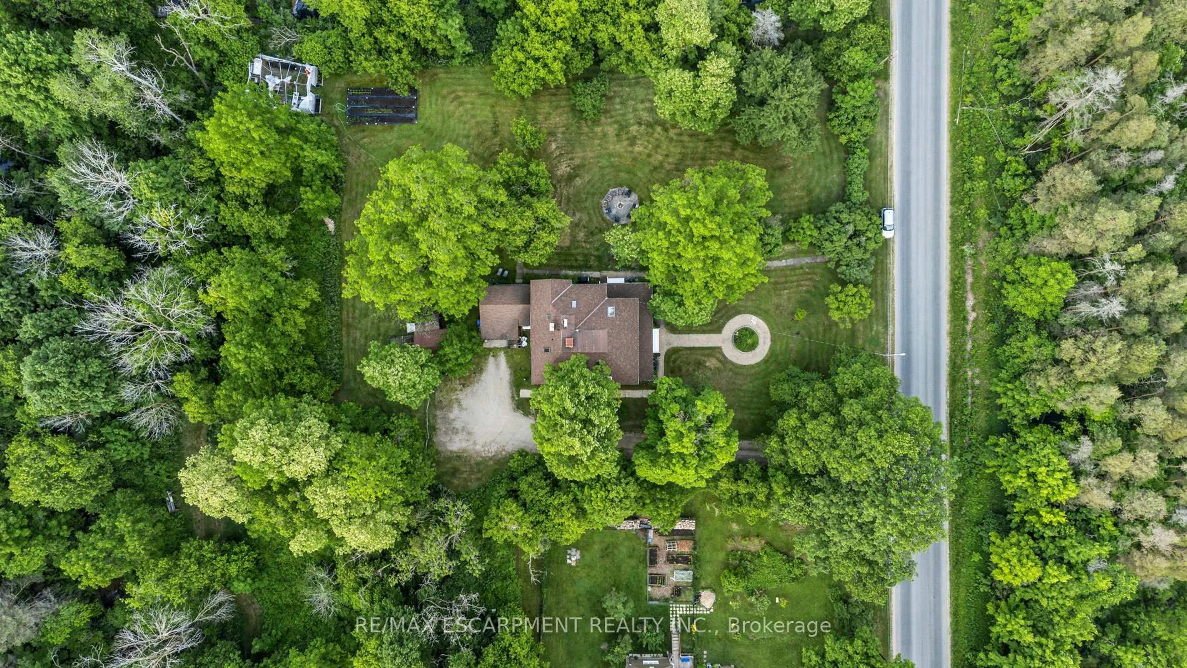 A pic from outside/outdoor area/front of a property/back of a property/a pic from drone, street for 8936 32nd Sdrd, Adjala-Tosorontio Ontario L0M 1K0