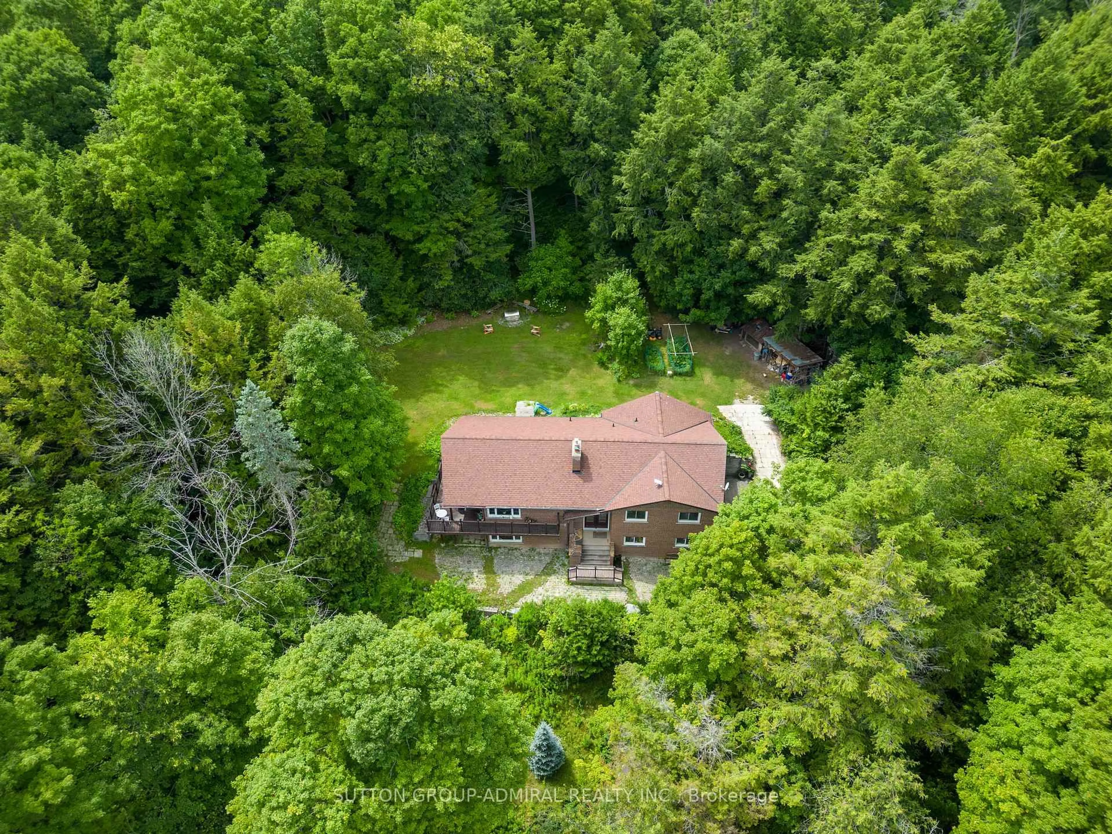 A pic from outside/outdoor area/front of a property/back of a property/a pic from drone, forest/trees view for 19246 Warden Ave, East Gwillimbury Ontario L0G 1R0