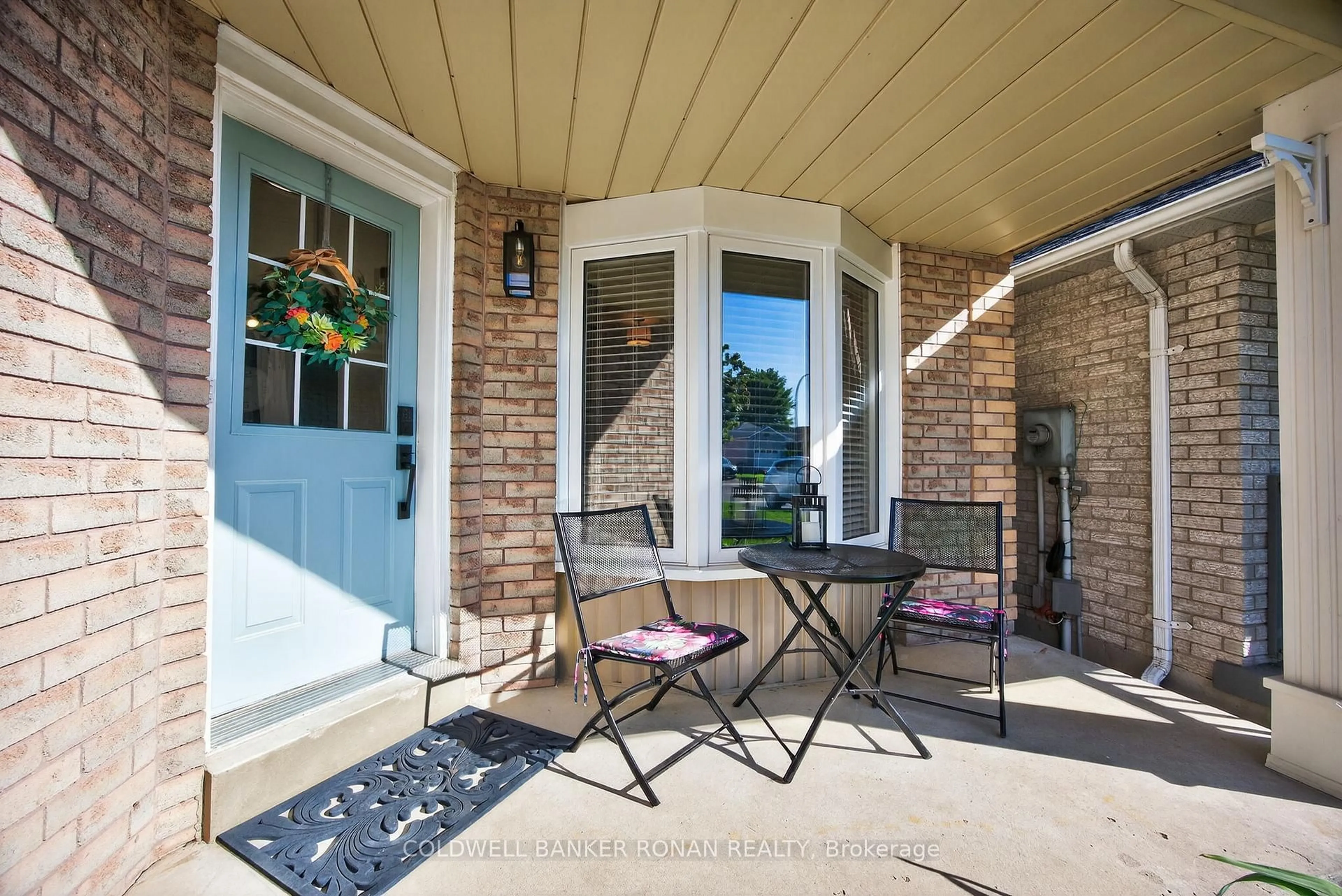 Patio, street for 87 Gray Ave, New Tecumseth Ontario L9R 1P6