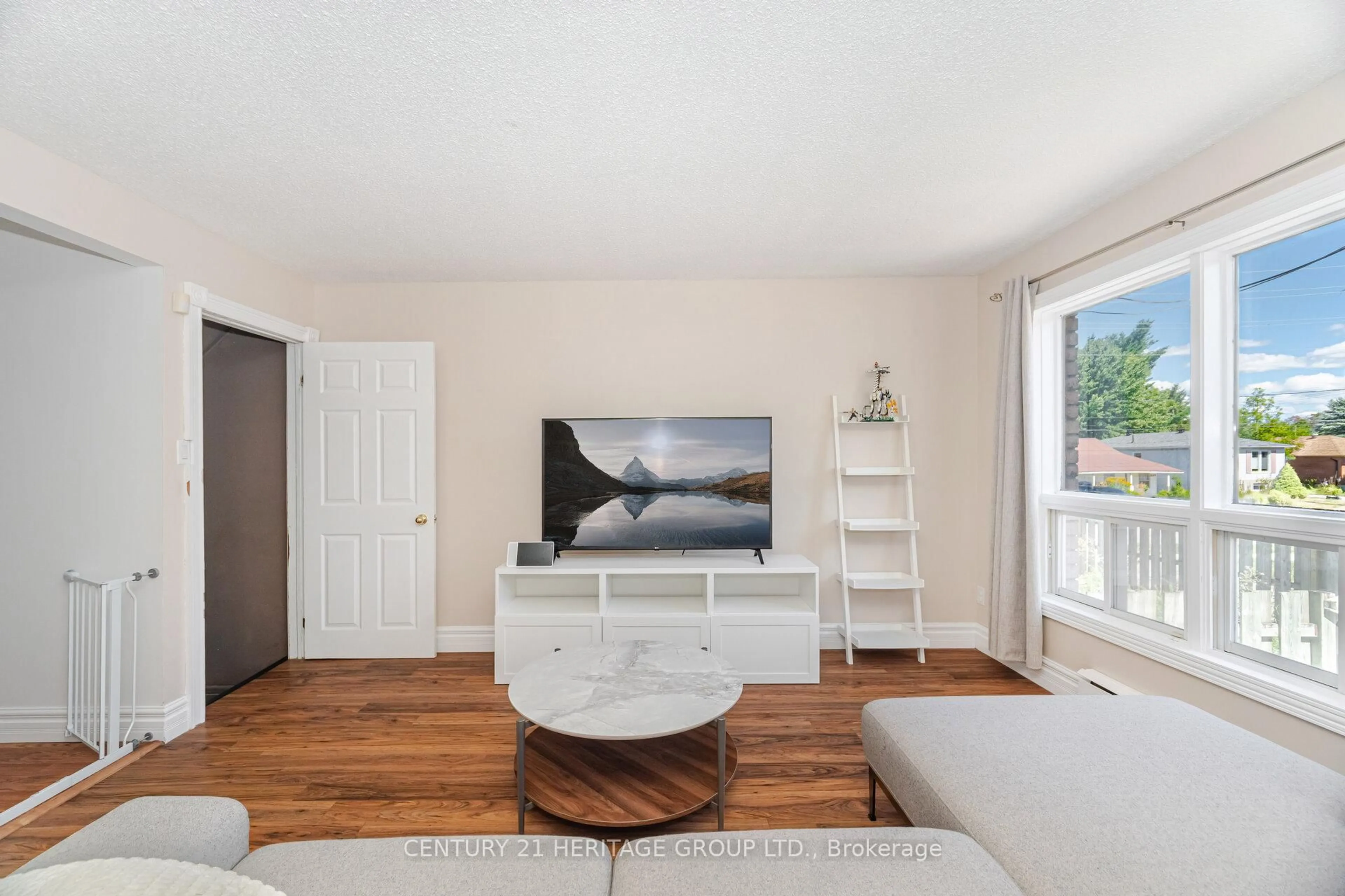 Living room with furniture, wood/laminate floor for 72 Osborn St, Essa Ontario L0M 1B0
