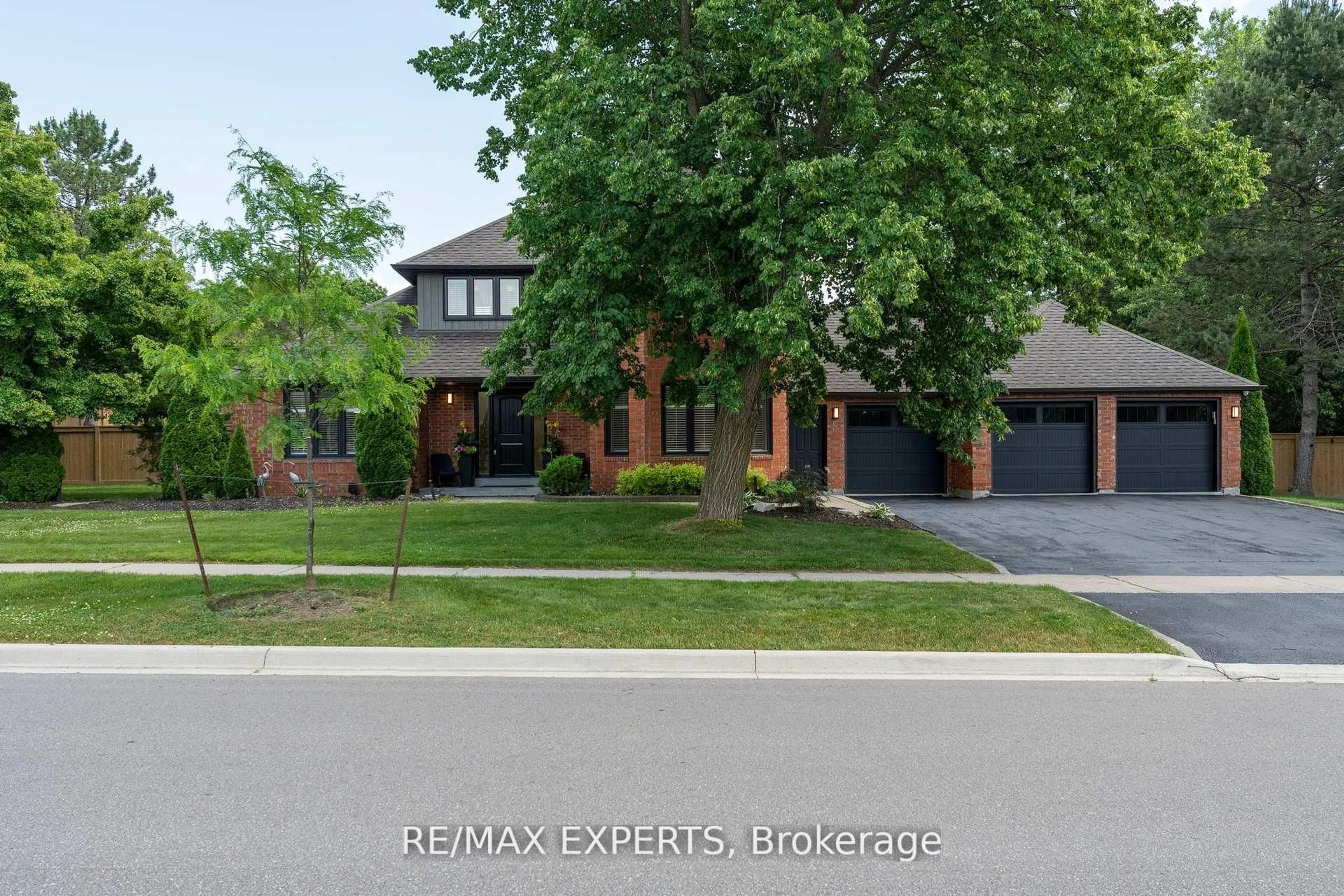 Home with brick exterior material, street for 21 McCutcheon Ave, King Ontario L0G 1N0