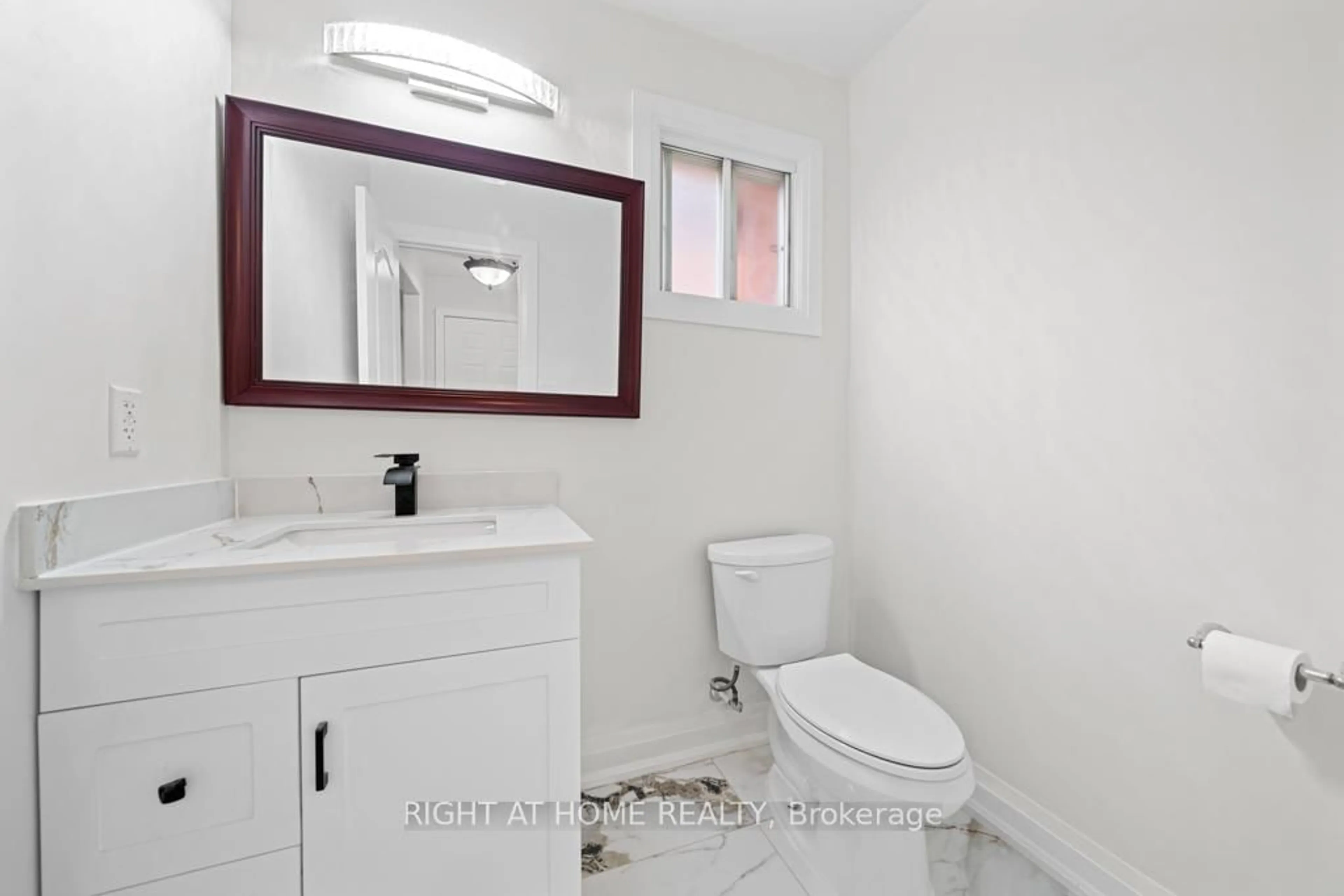 Standard bathroom, ceramic/tile floor for 173 Kersey Cres, Richmond Hill Ontario L4C 8X7