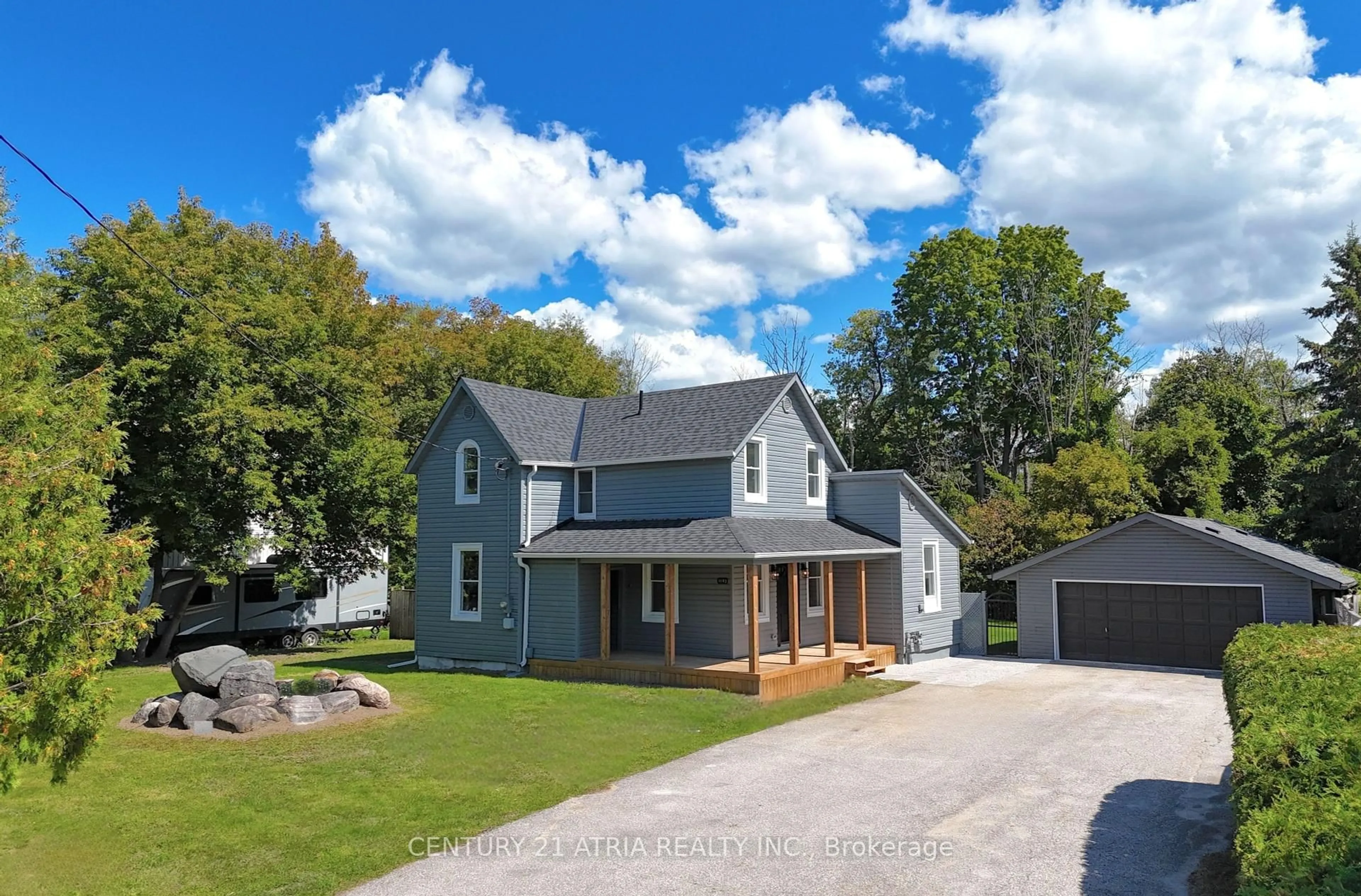 A pic from outside/outdoor area/front of a property/back of a property/a pic from drone, street for 1193 Ewart St, Innisfil Ontario L0L 1C0