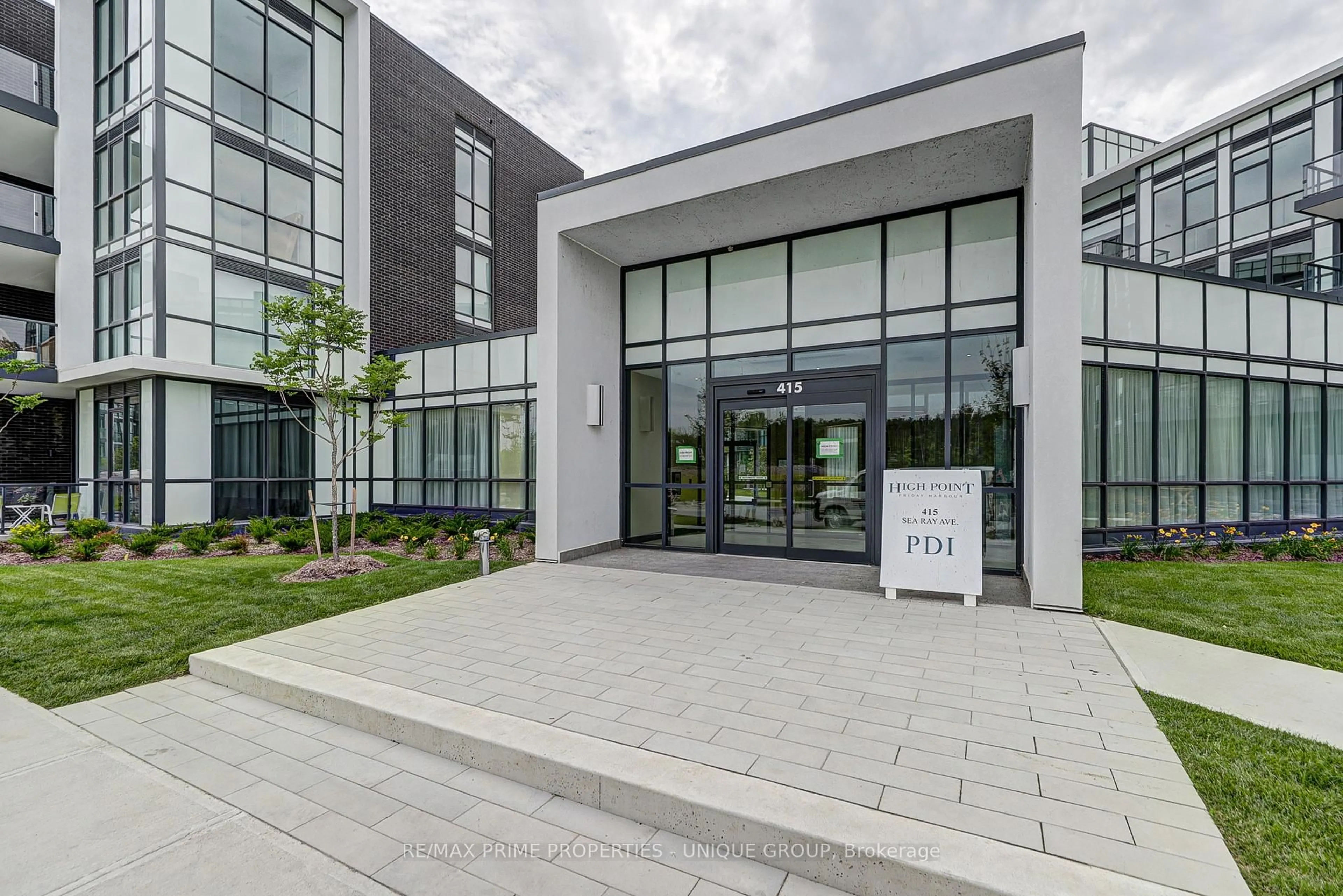 Indoor foyer for 415 Sea Ray Ave #427, Innisfil Ontario L9S 0R5