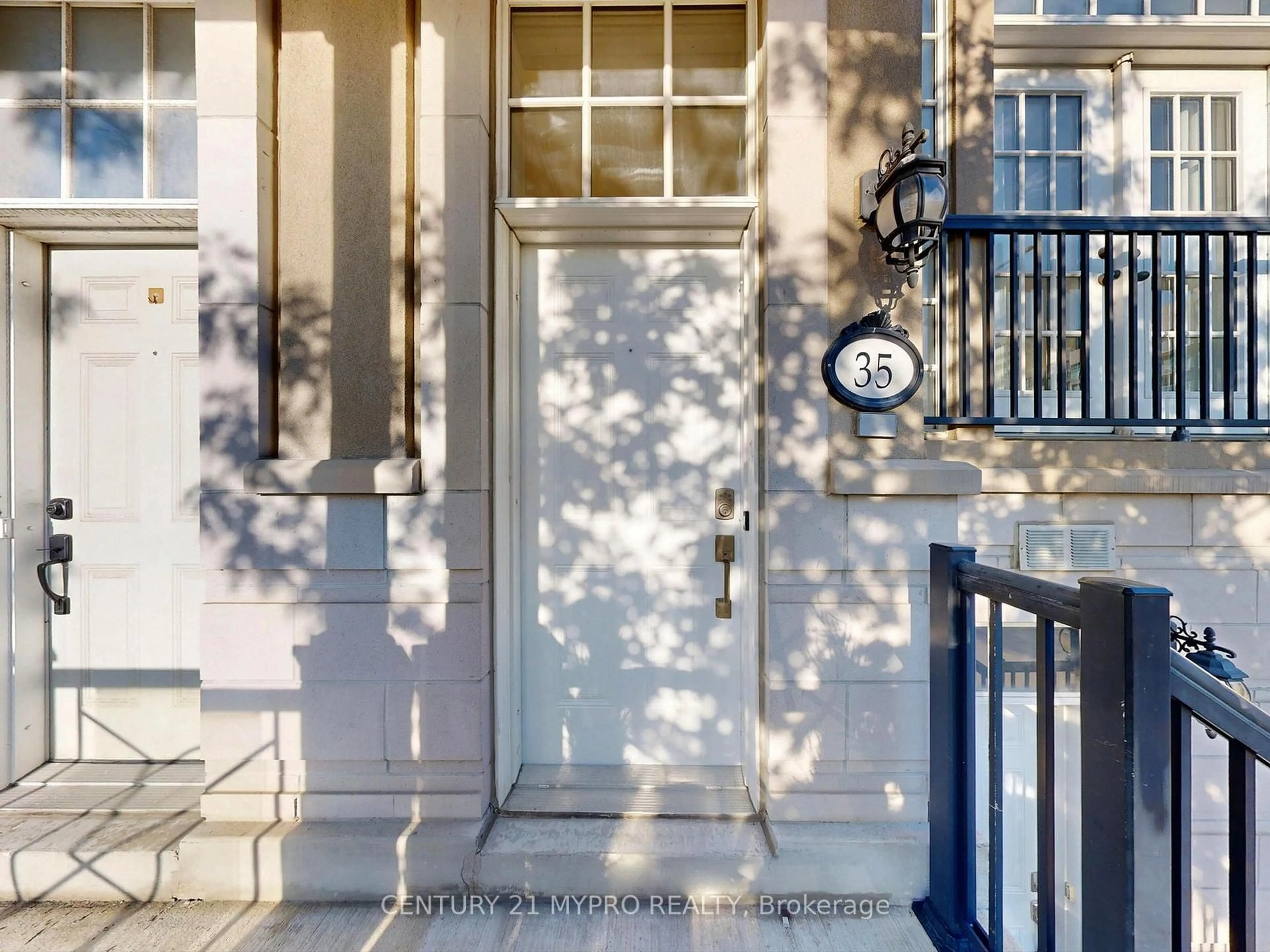 Indoor entryway for 35 Rouge Valley Dr, Markham Ontario L6G 0C1