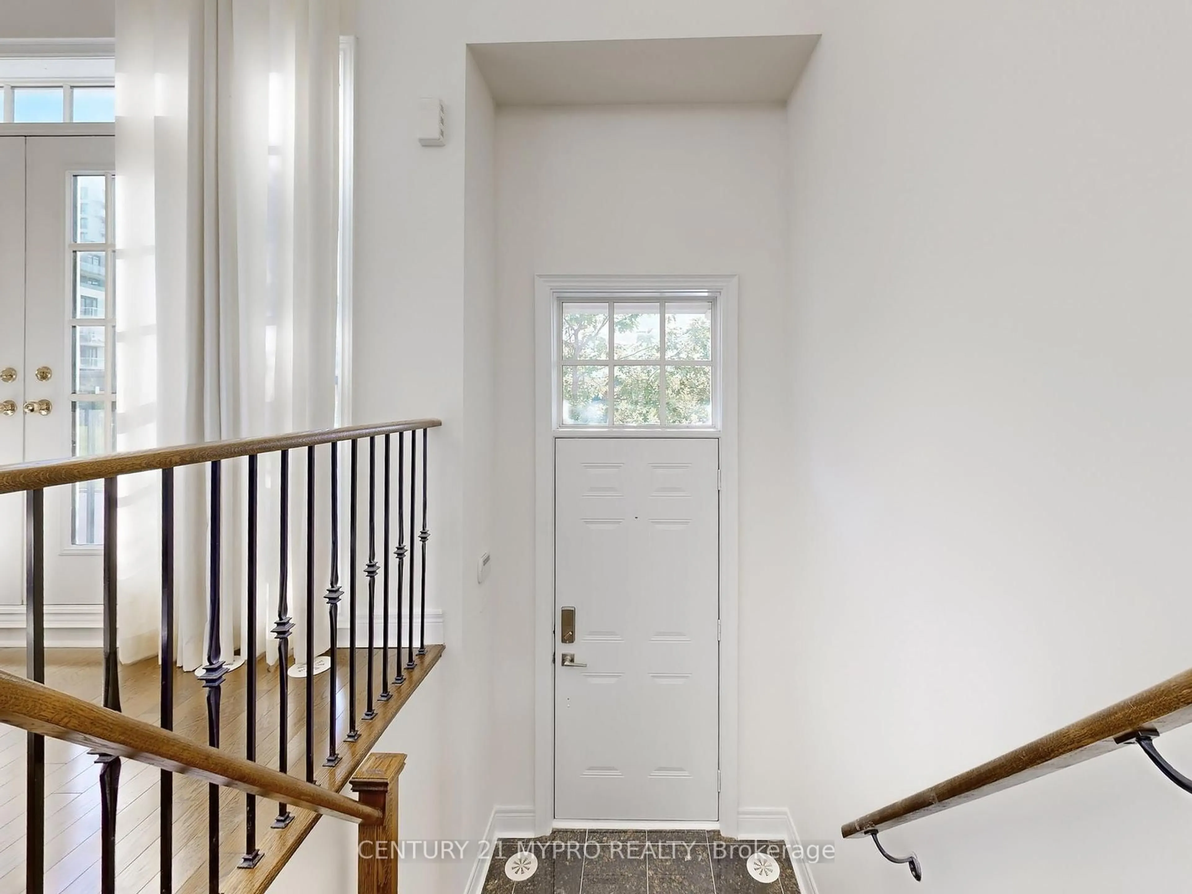 Indoor entryway for 35 Rouge Valley Dr, Markham Ontario L6G 0C1