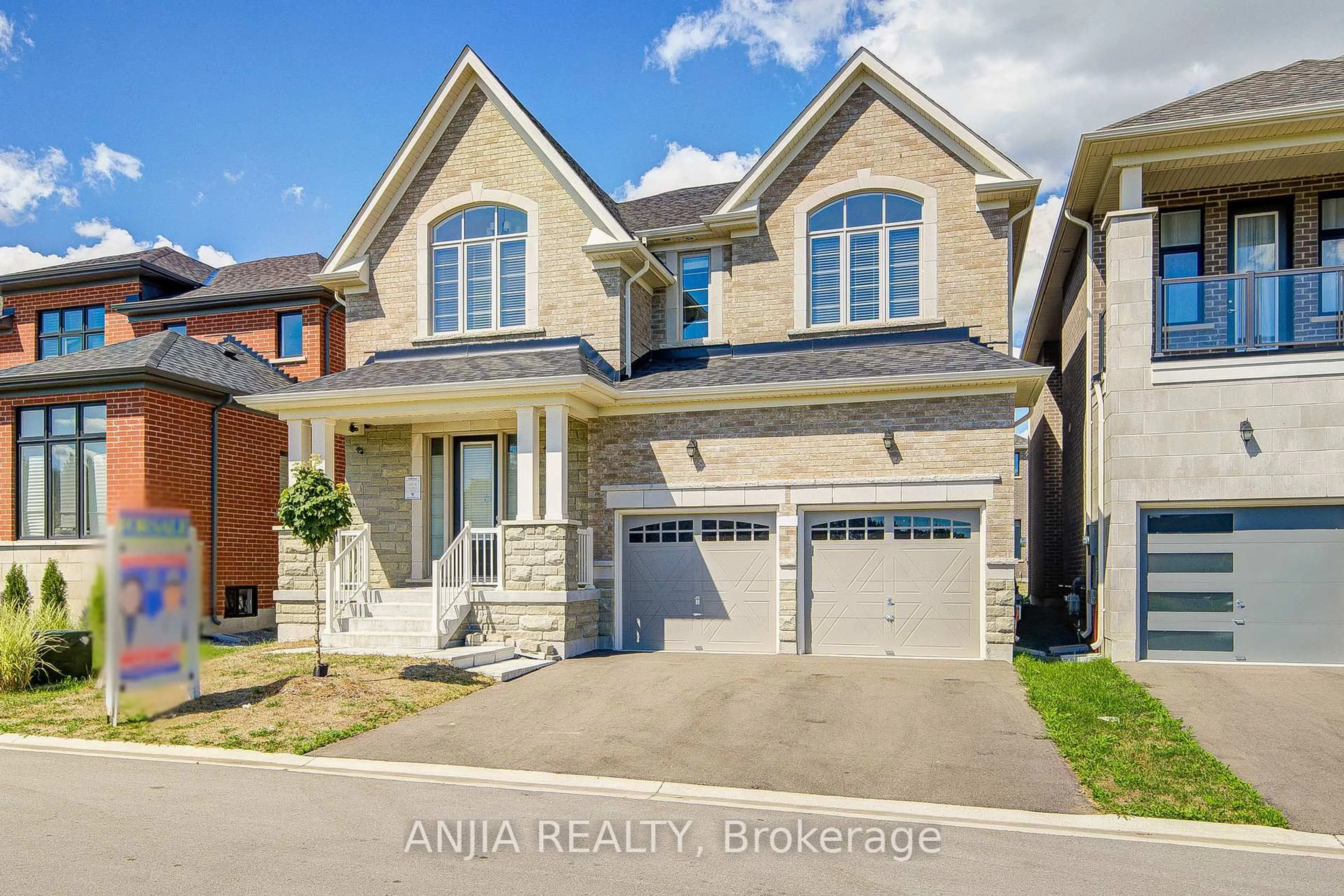 Home with brick exterior material, street for 12 Carlinds Cres, Whitchurch-Stouffville Ontario L4A 4X1