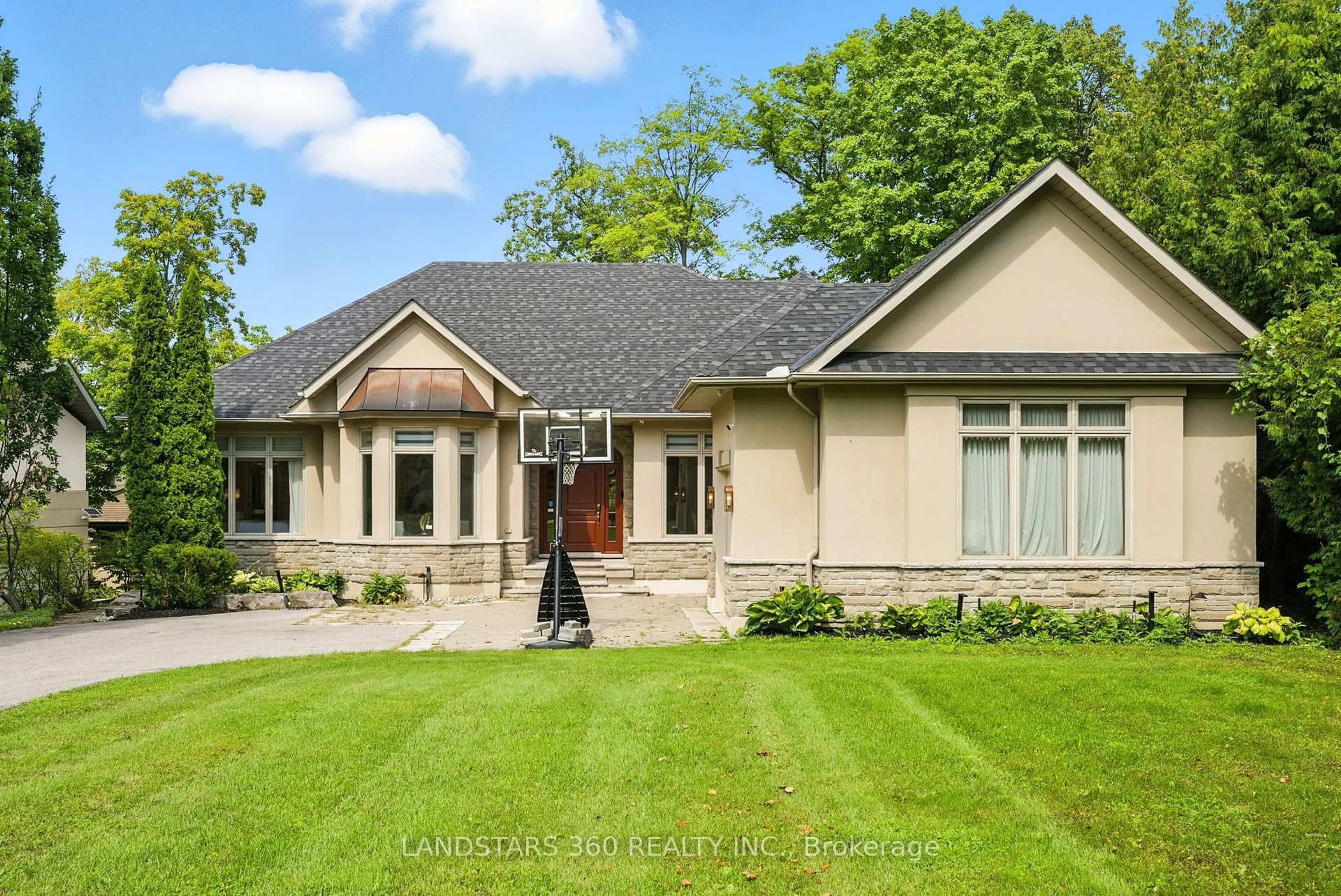 Home with brick exterior material, street for 58 Lakeview Ave, Whitchurch-Stouffville Ontario L0H 1G0