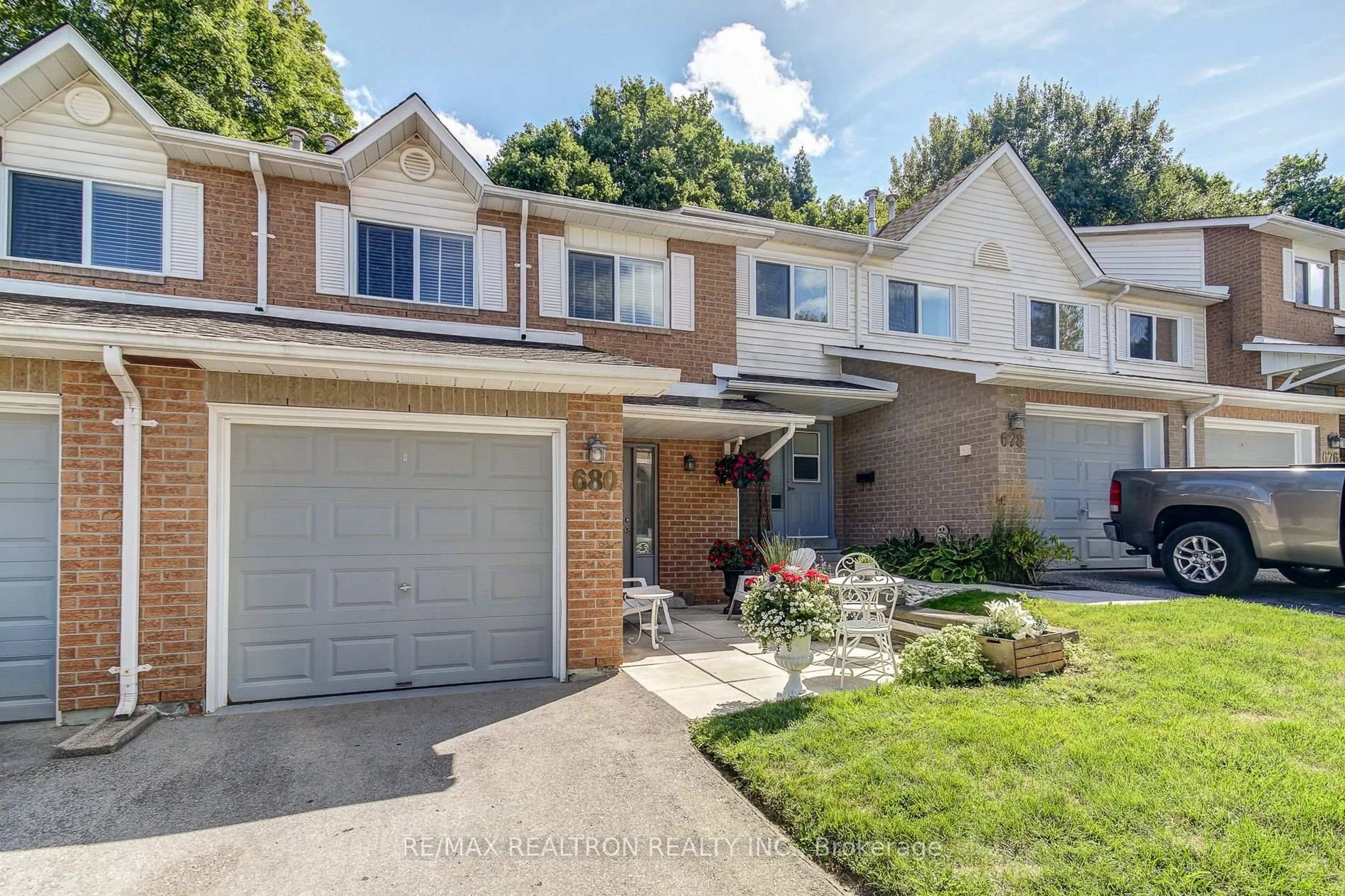 Home with brick exterior material, street for 680 Gibney Cres, Newmarket Ontario L3X 1Y1