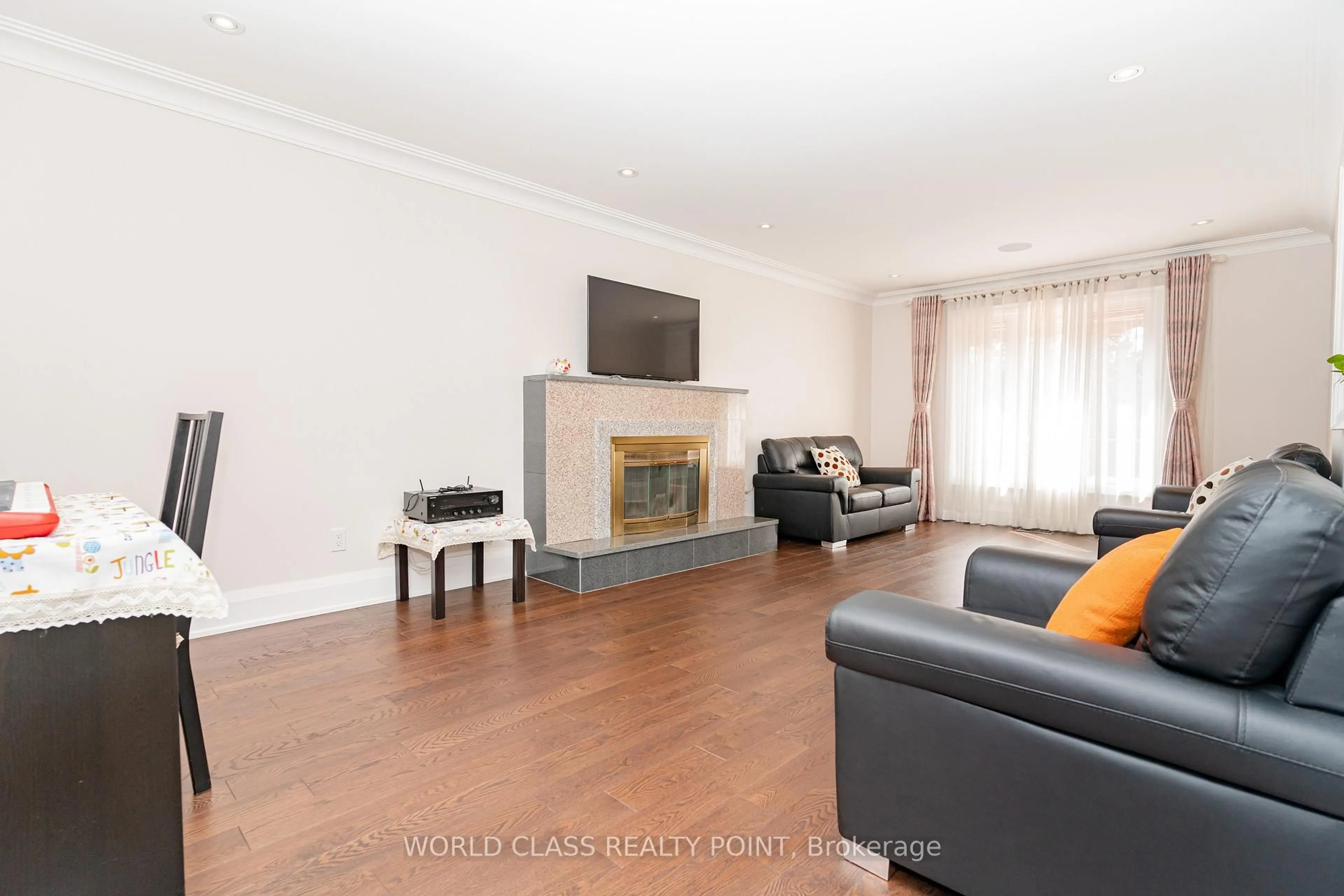 Living room with furniture, wood/laminate floor for 117 Highglen Ave, Markham Ontario L3R 8R8
