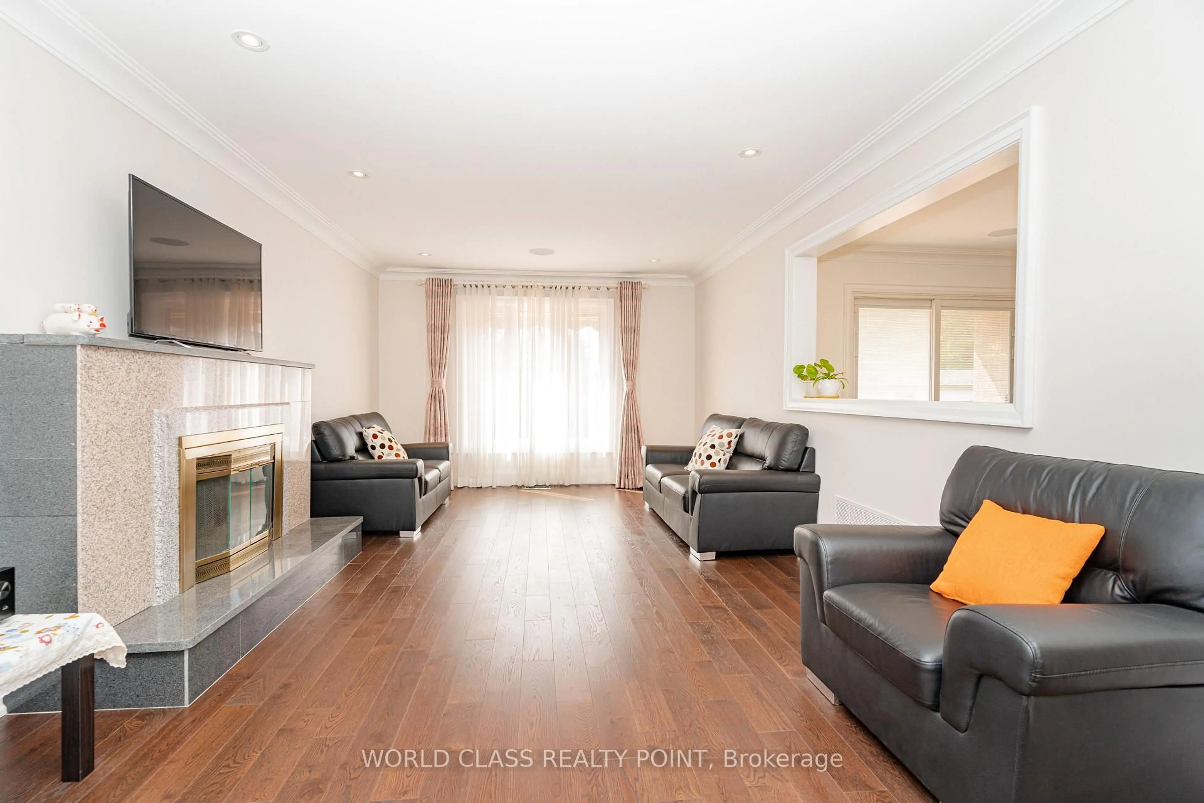 Living room with furniture, wood/laminate floor for 117 Highglen Ave, Markham Ontario L3R 8R8