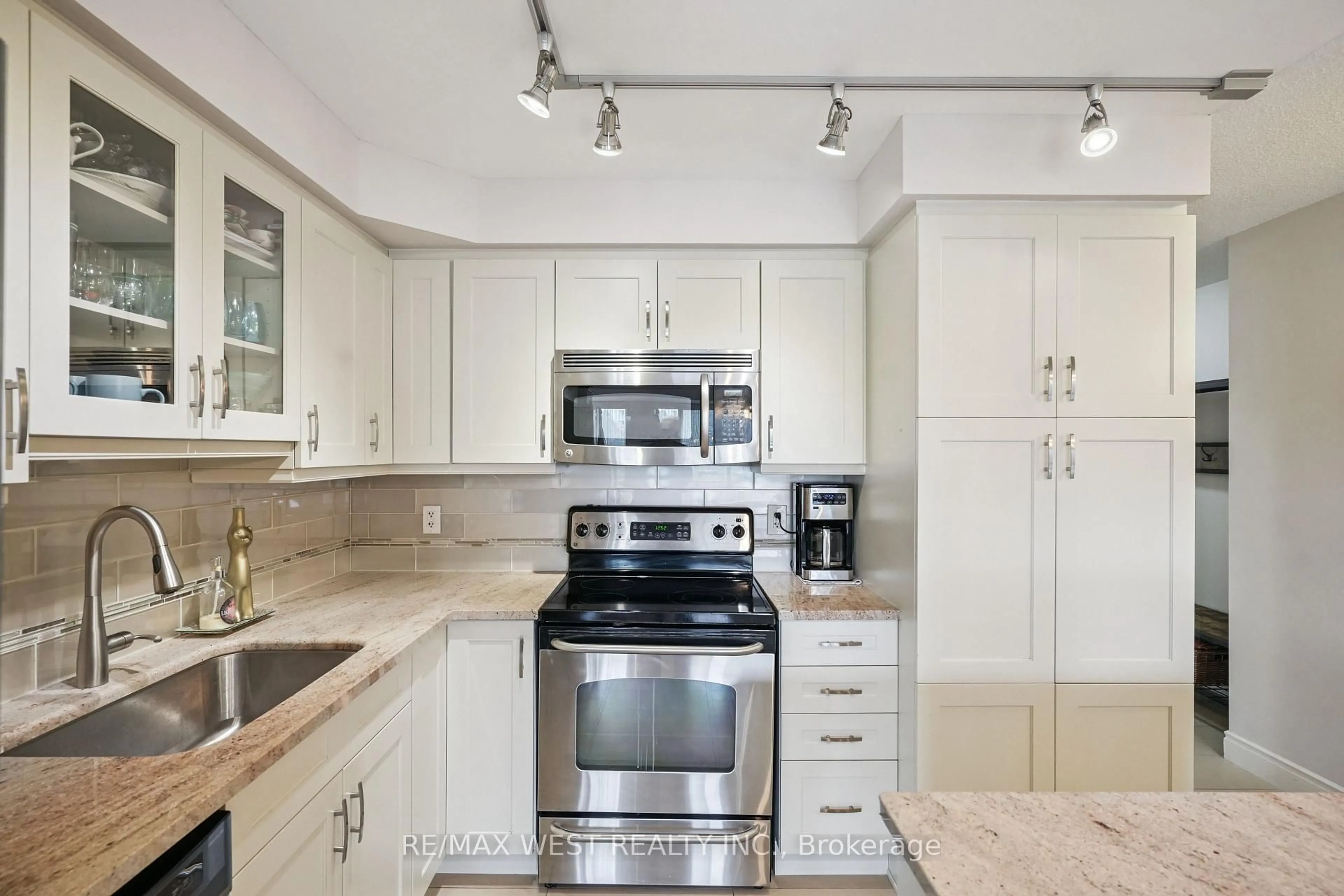 Unknown for 37 Galleria Pkwy #506, Markham Ontario L3T 0A5