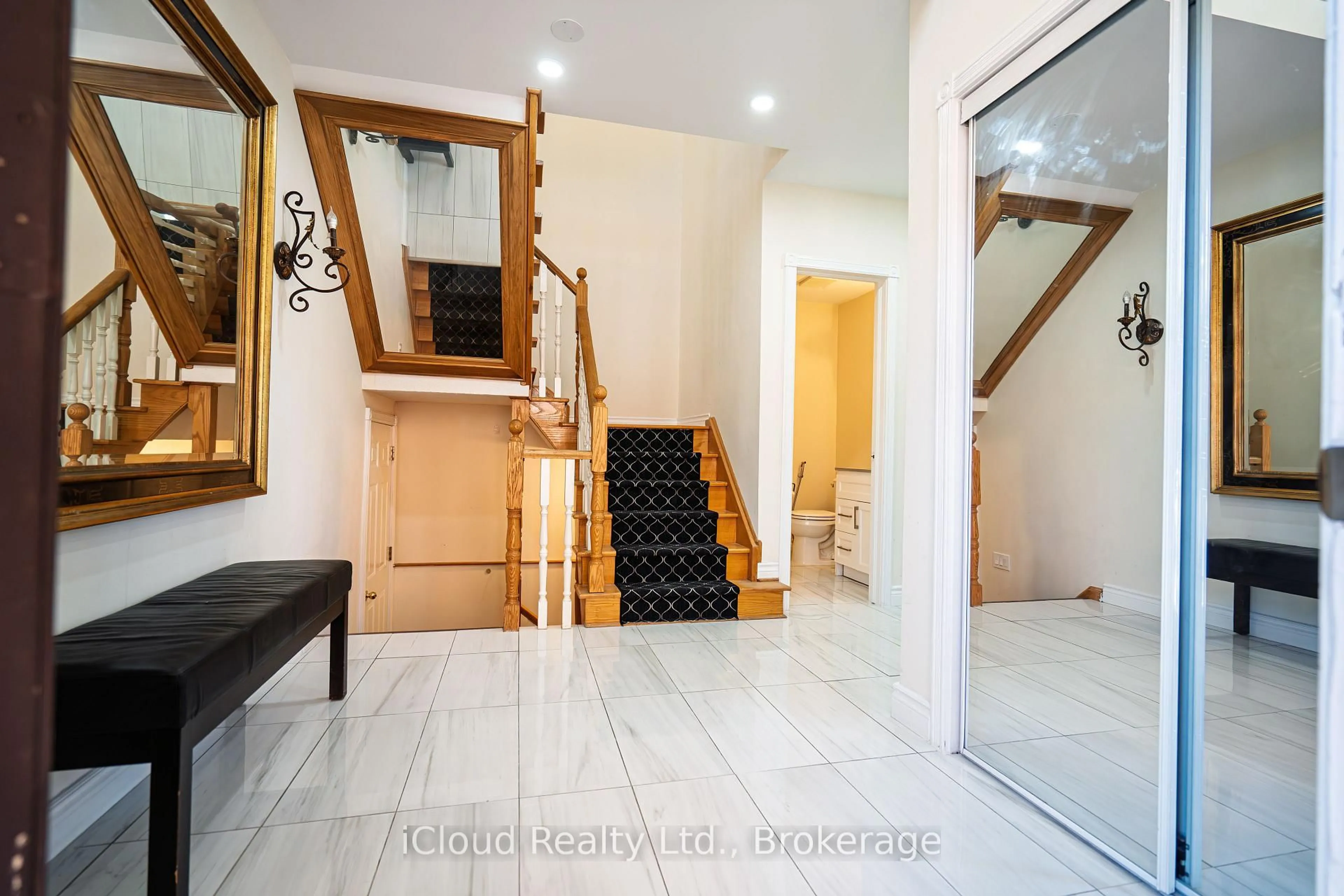 Indoor foyer for 80 Venice Cres, Vaughan Ontario L4J 7T1