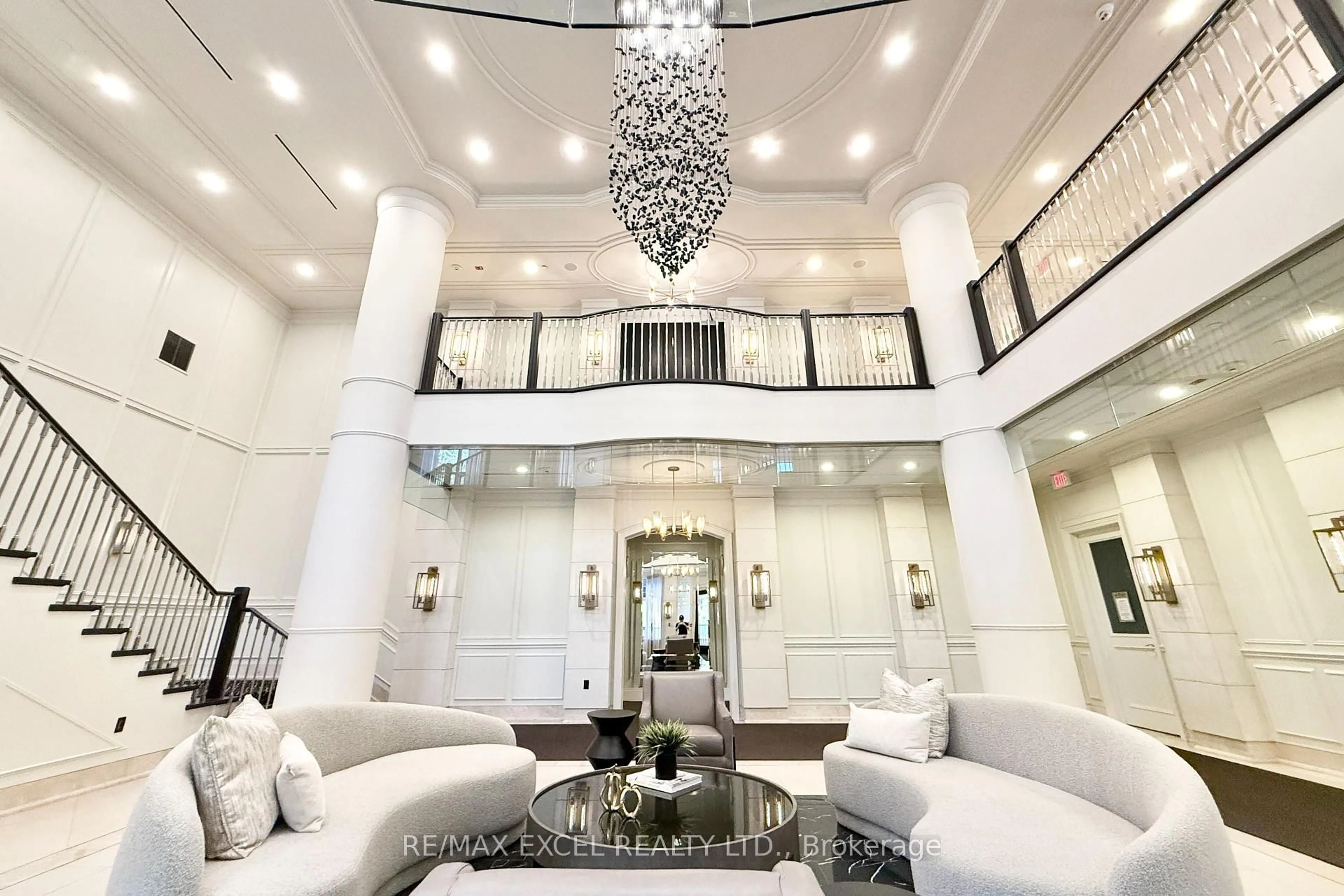 Lobby for 10101 Yonge St #408, Richmond Hill Ontario L4C 0V6