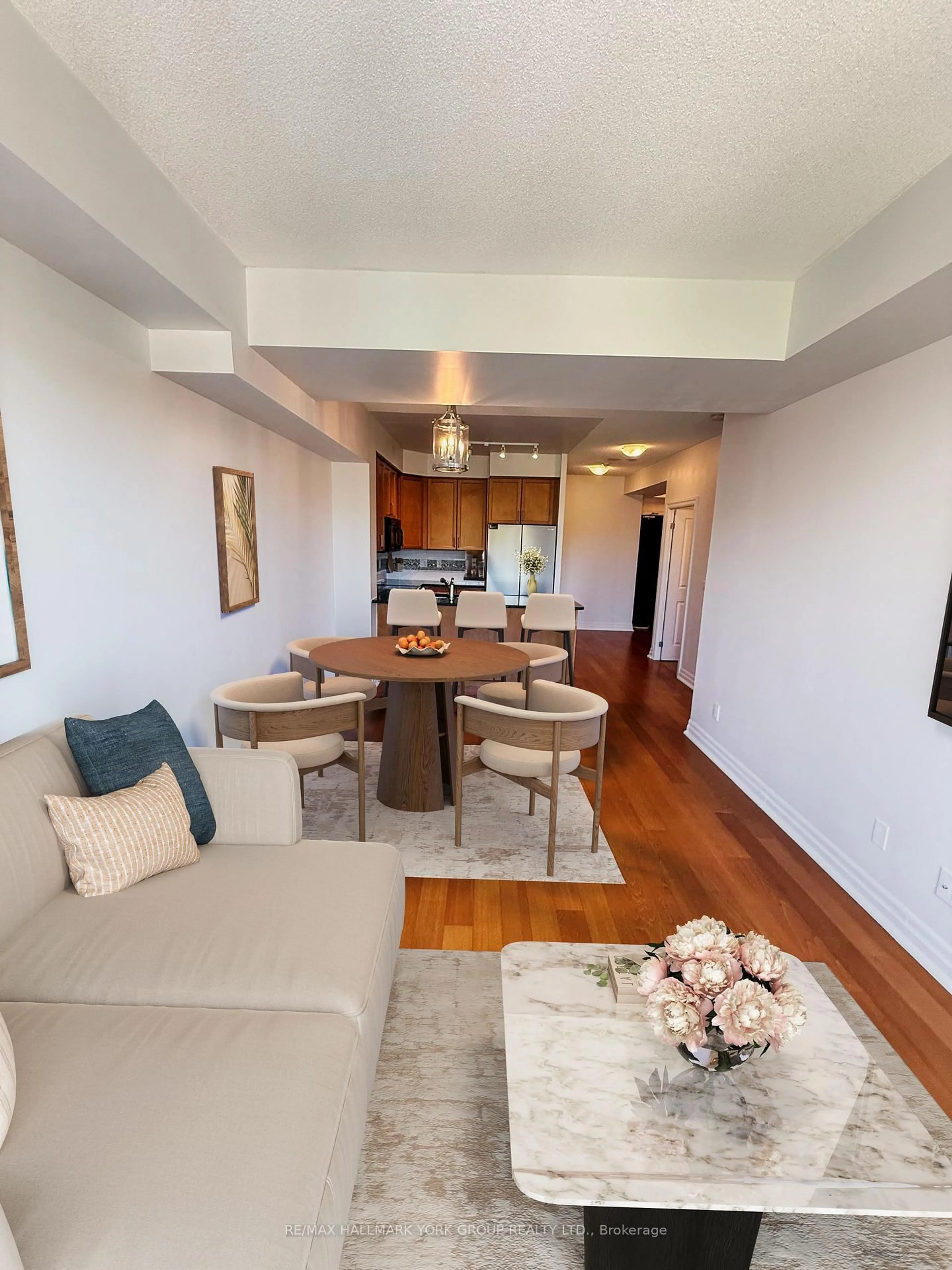 Living room with furniture, wood/laminate floor for 180 John West Way #434, Aurora Ontario L4G 0R3