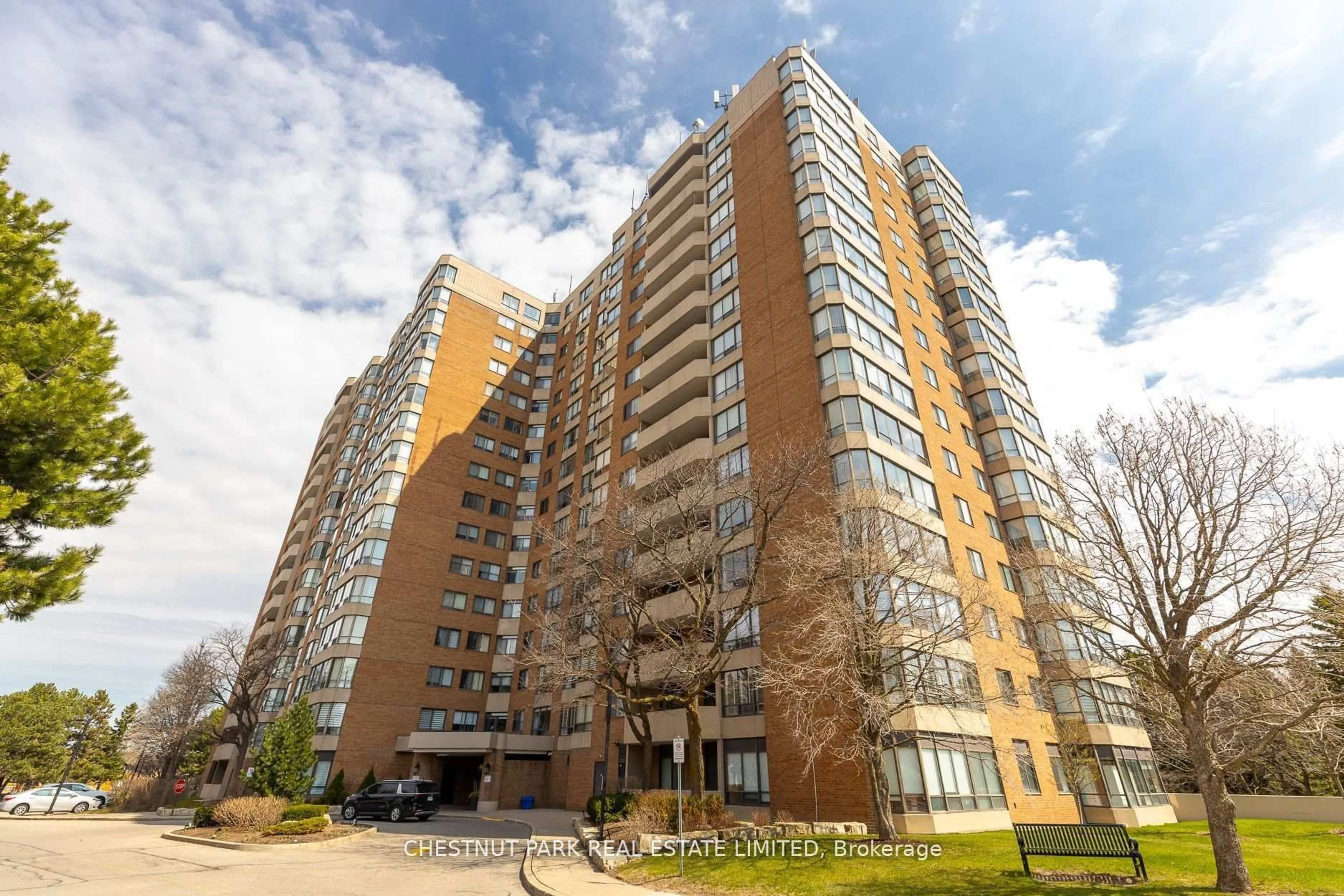 Patio, building for 7601 Bathurst St #1109, Vaughan Ontario L4J 4H5