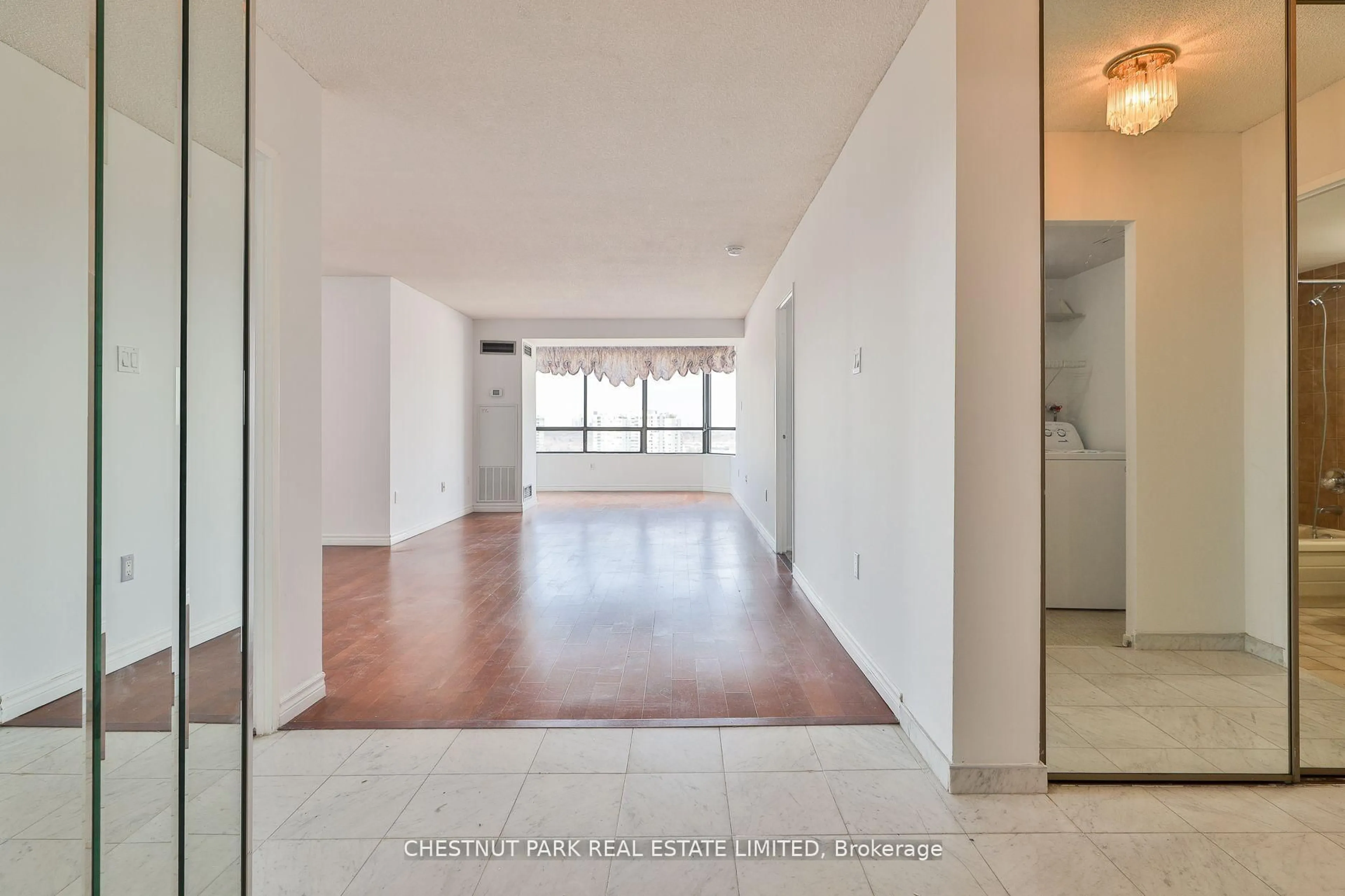 Indoor foyer for 7601 Bathurst St #1109, Vaughan Ontario L4J 4H5