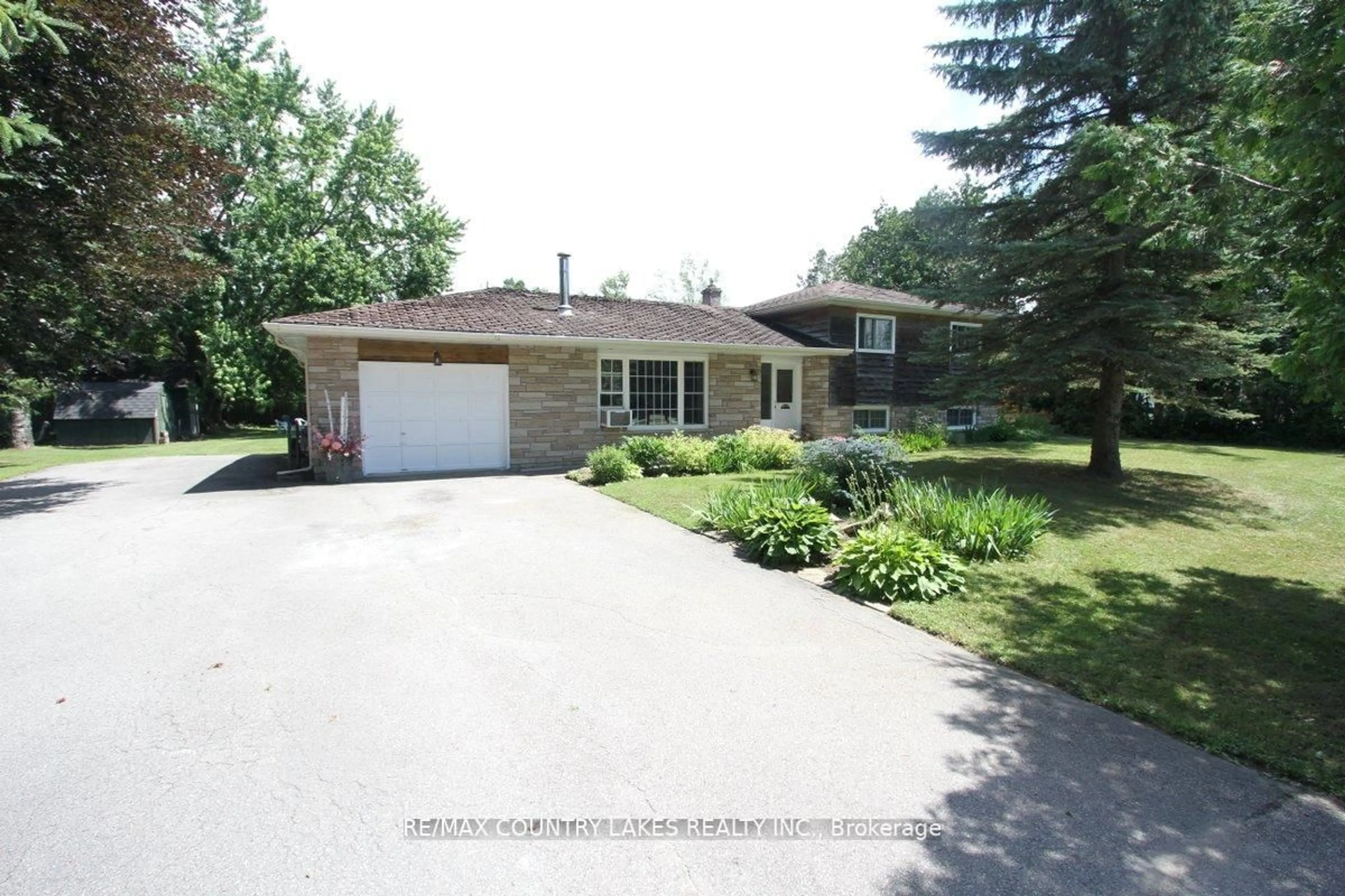 A pic from outside/outdoor area/front of a property/back of a property/a pic from drone, street for 25725 Maple Beach Rd, Brock Ontario L0K 1A0