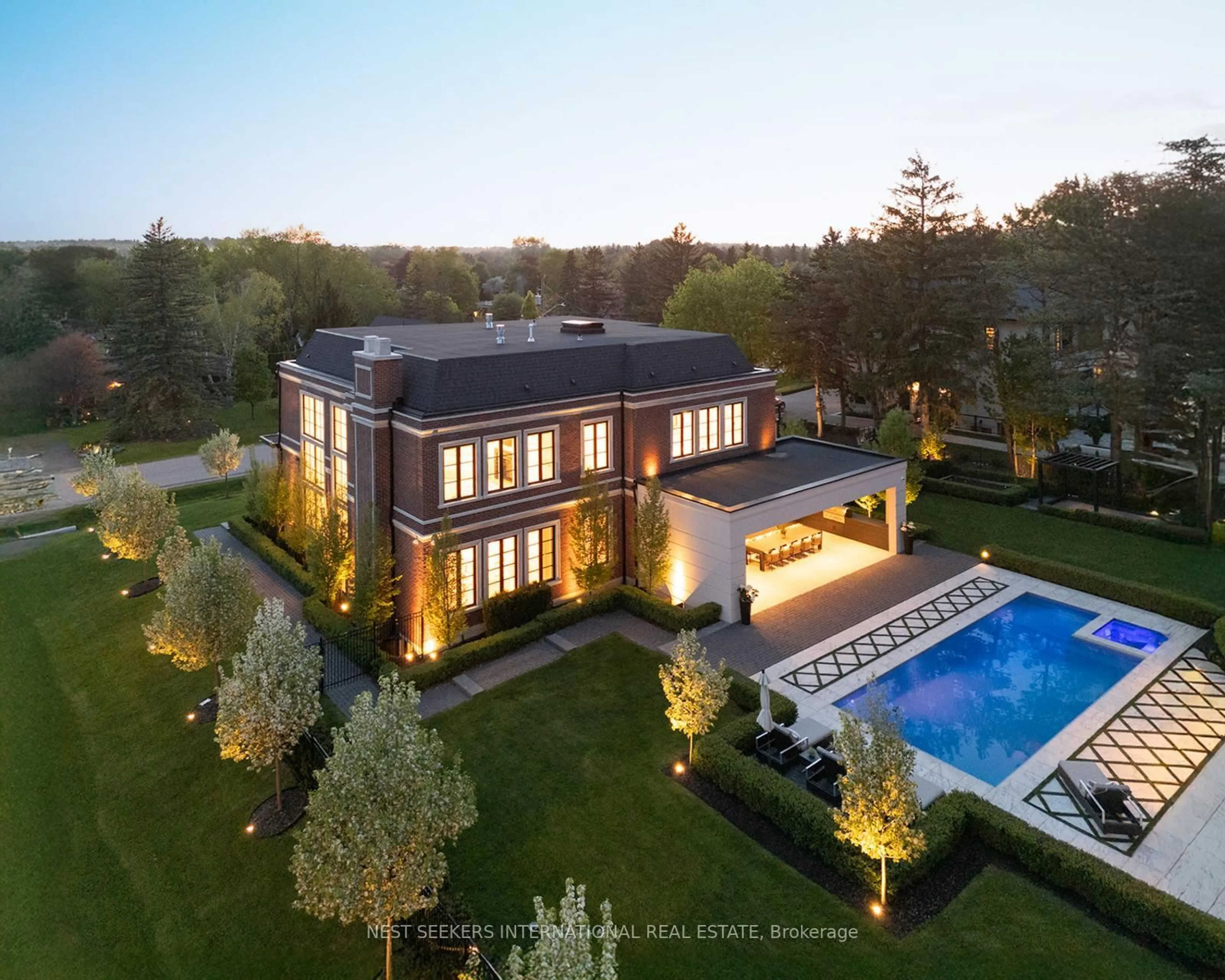 A pic from outside/outdoor area/front of a property/back of a property/a pic from drone, unknown for 6 Forestave Cres, King Ontario L0G 1N0