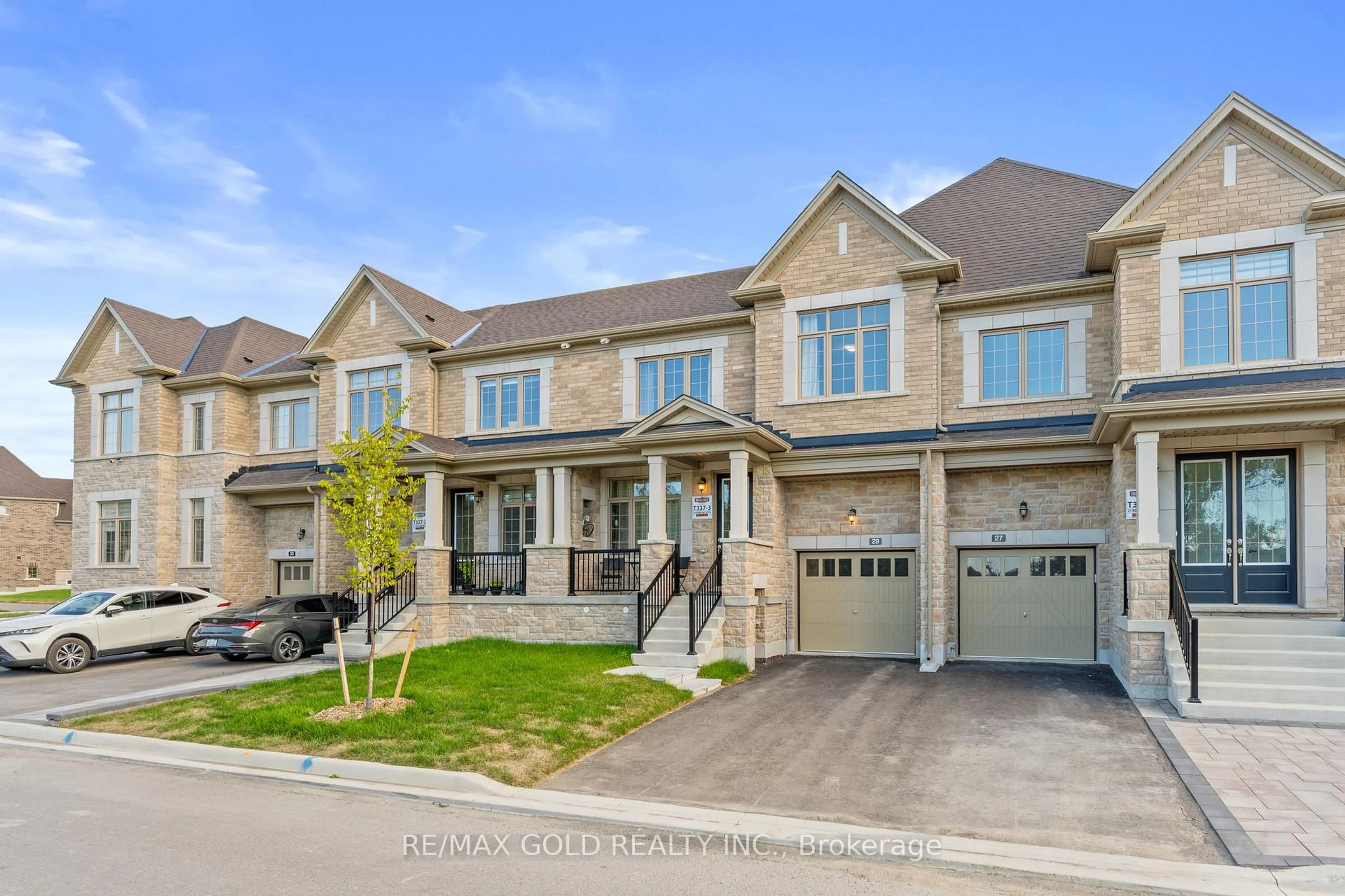 Home with brick exterior material, street for 29 Bowlin Vista, East Gwillimbury Ontario L9N 0W2